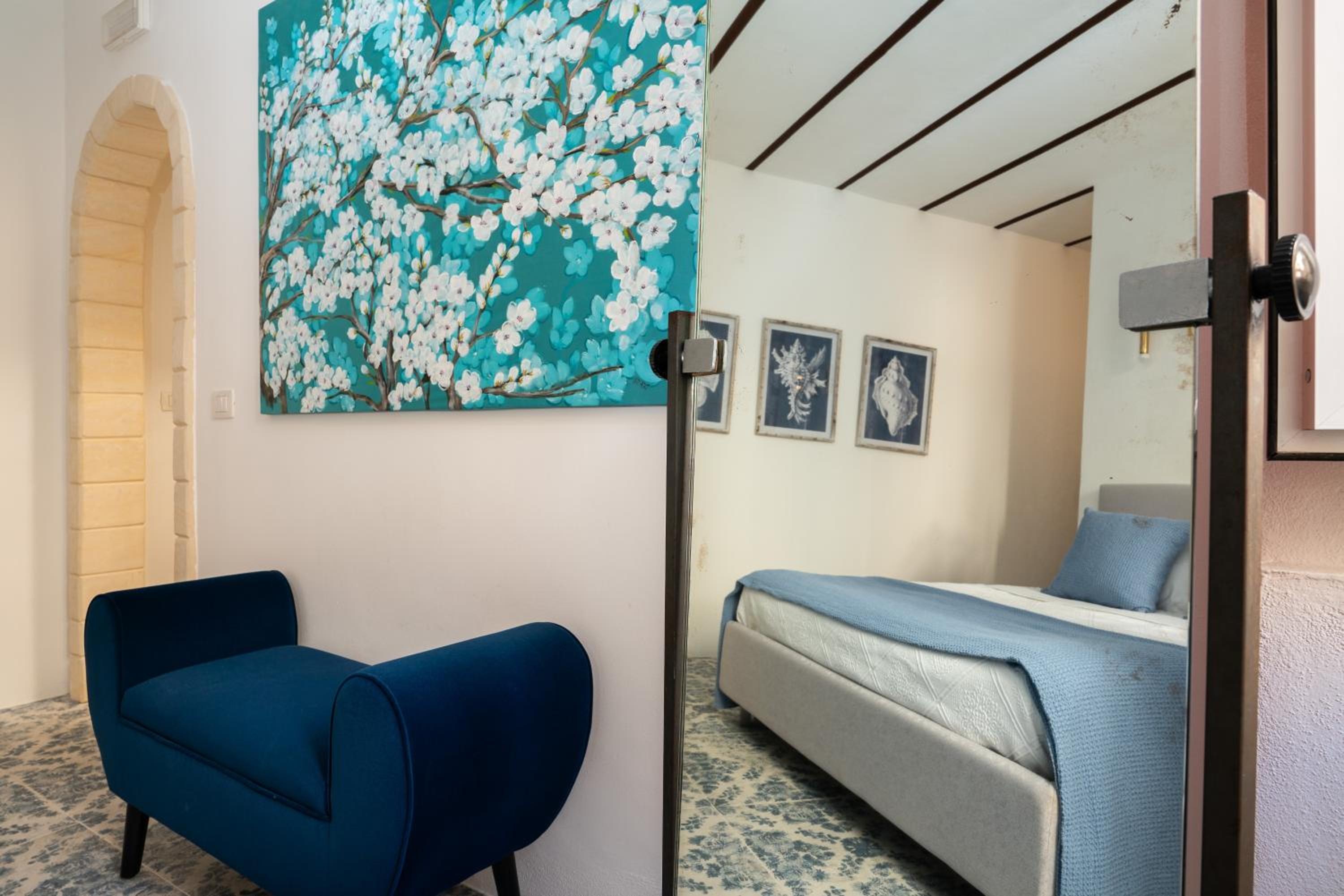 Ortigia Courtyard Apartment by Ortigia Apartments