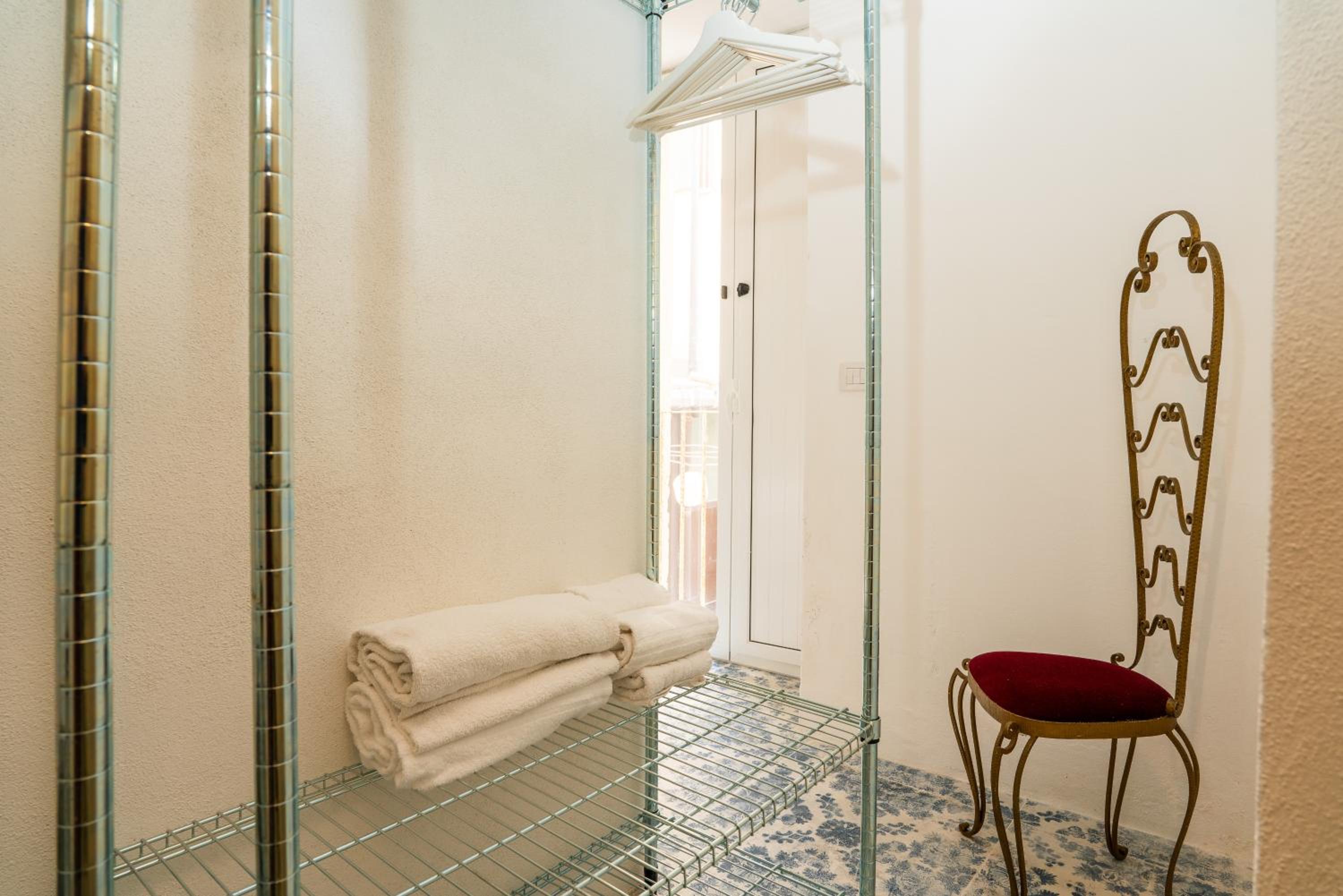 Ortigia Courtyard Apartment by Ortigia Apartments