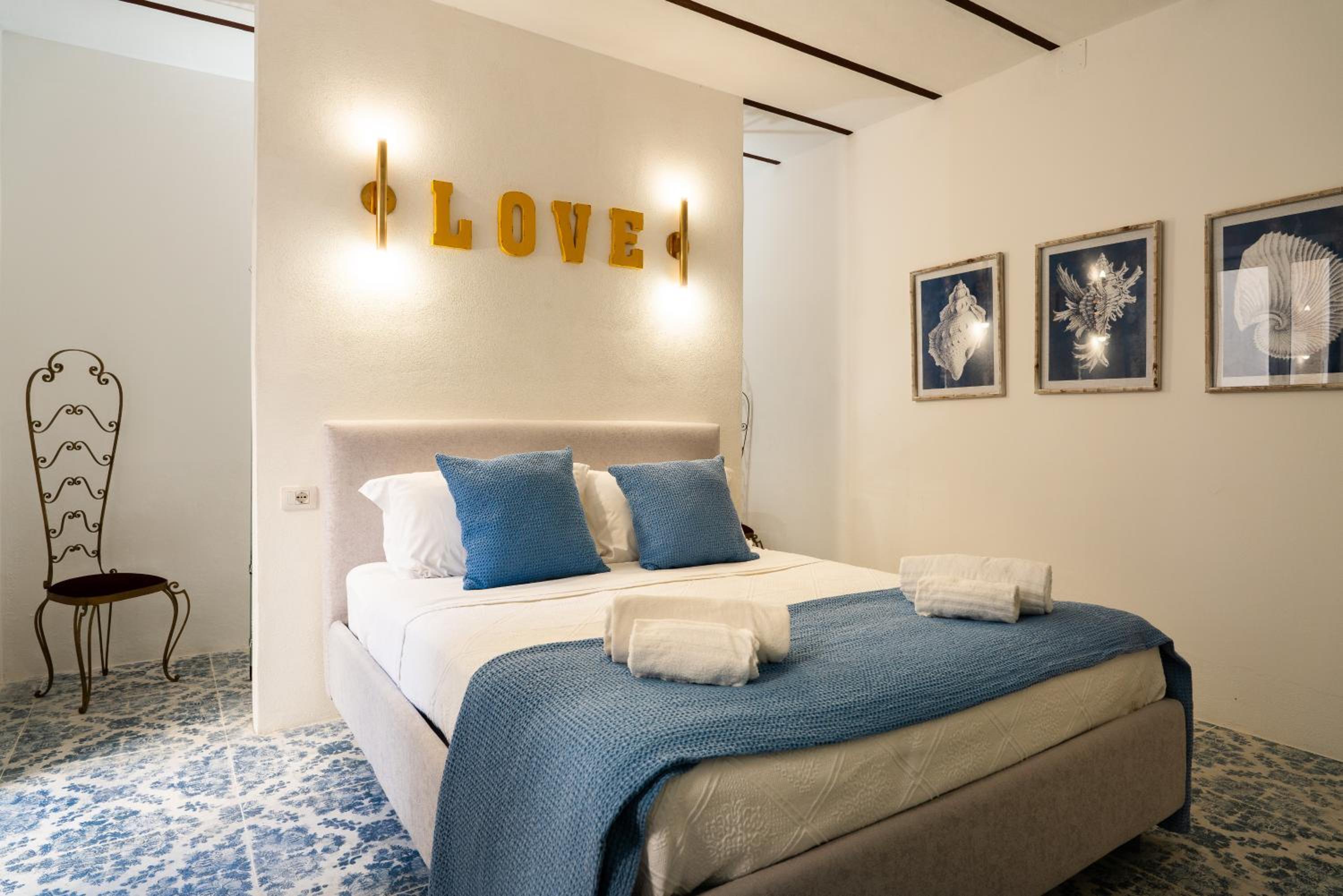 Ortigia Courtyard Apartment by Ortigia Apartments