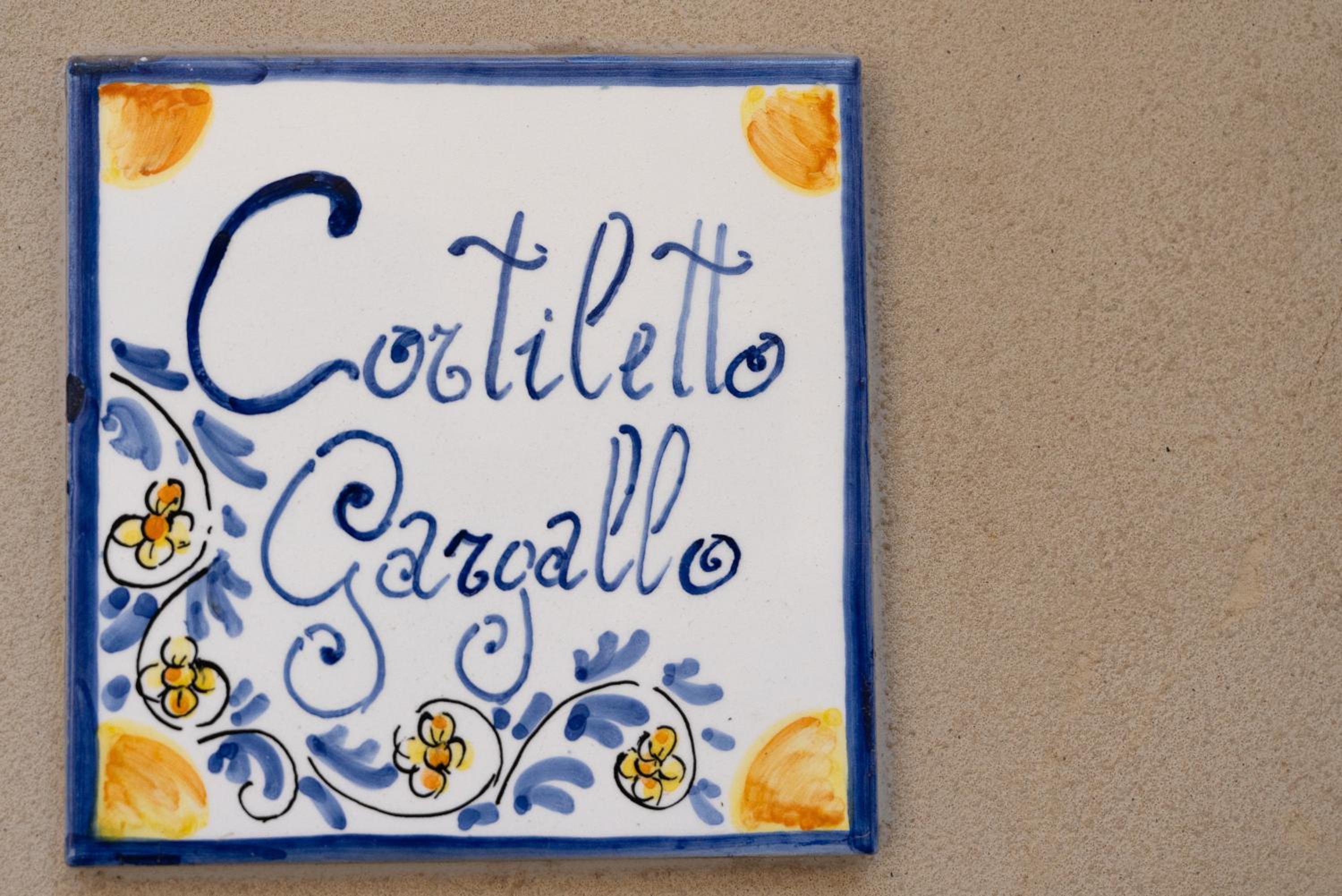 Ortigia Courtyard Apartment by Ortigia Apartments