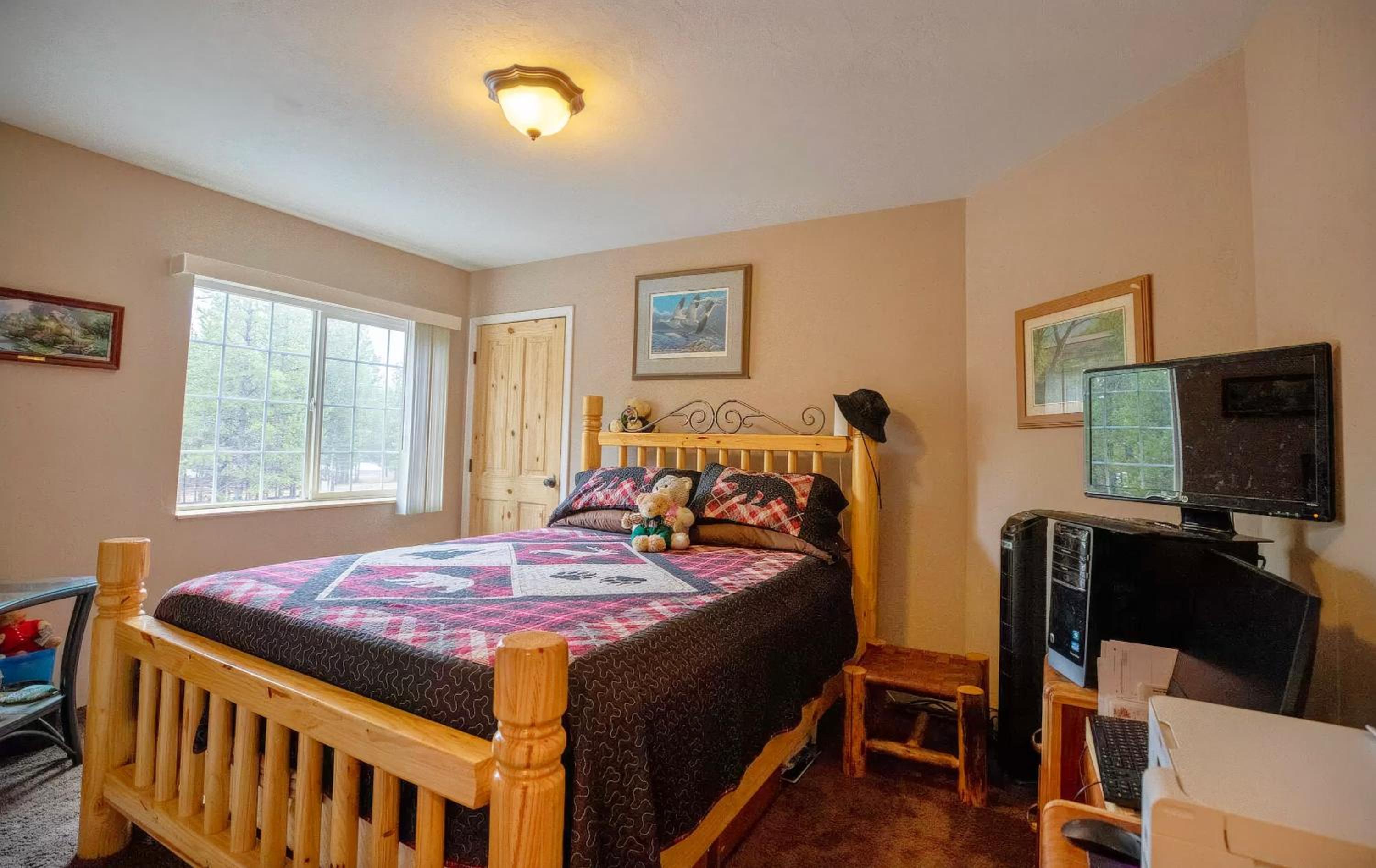 Large 3BR Retreat w Deck Views & Outdoor Adventure Access view 4
