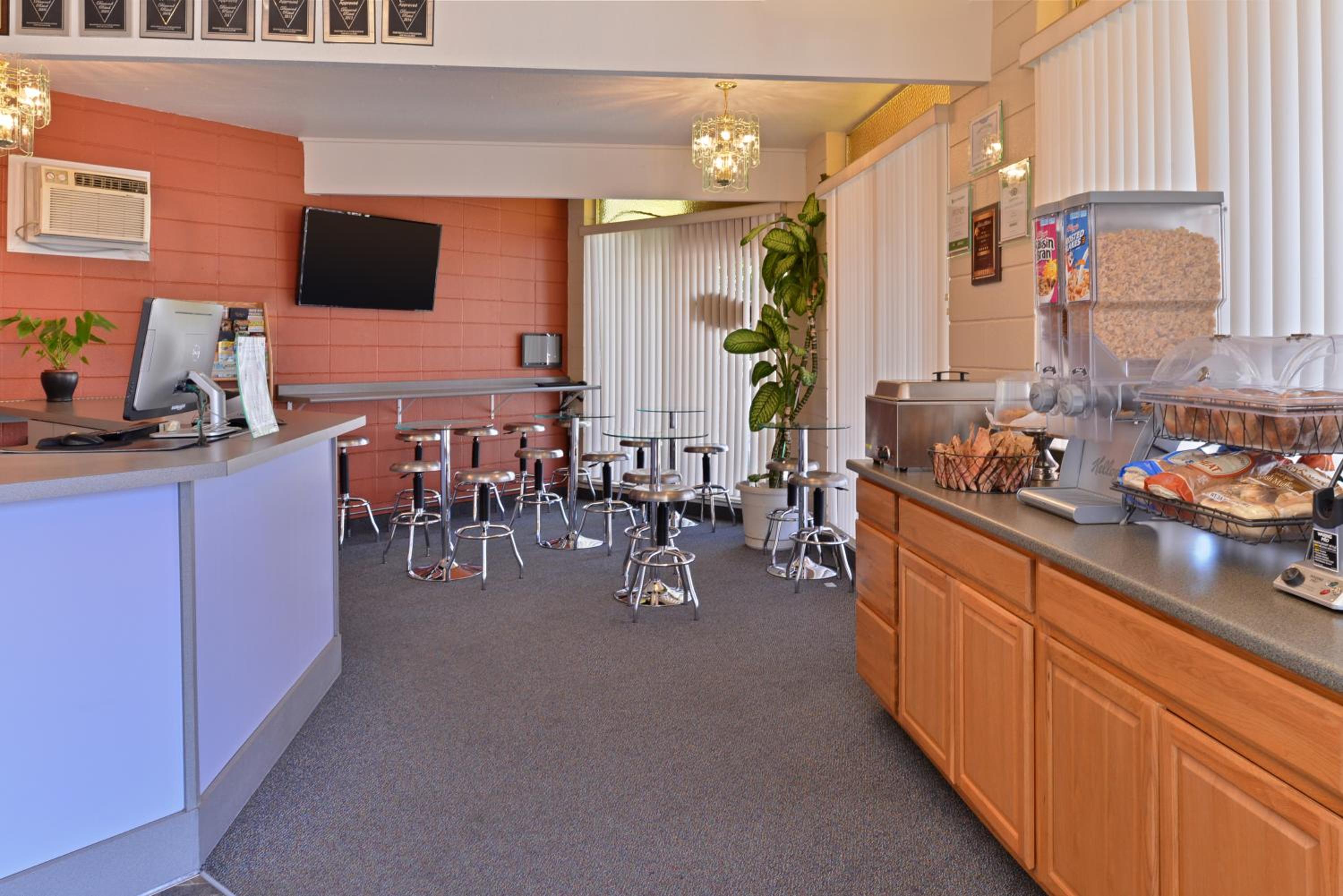 Klamath Falls Vacations - Maverick Motel - Modern Renovated Motel - Property Image 53