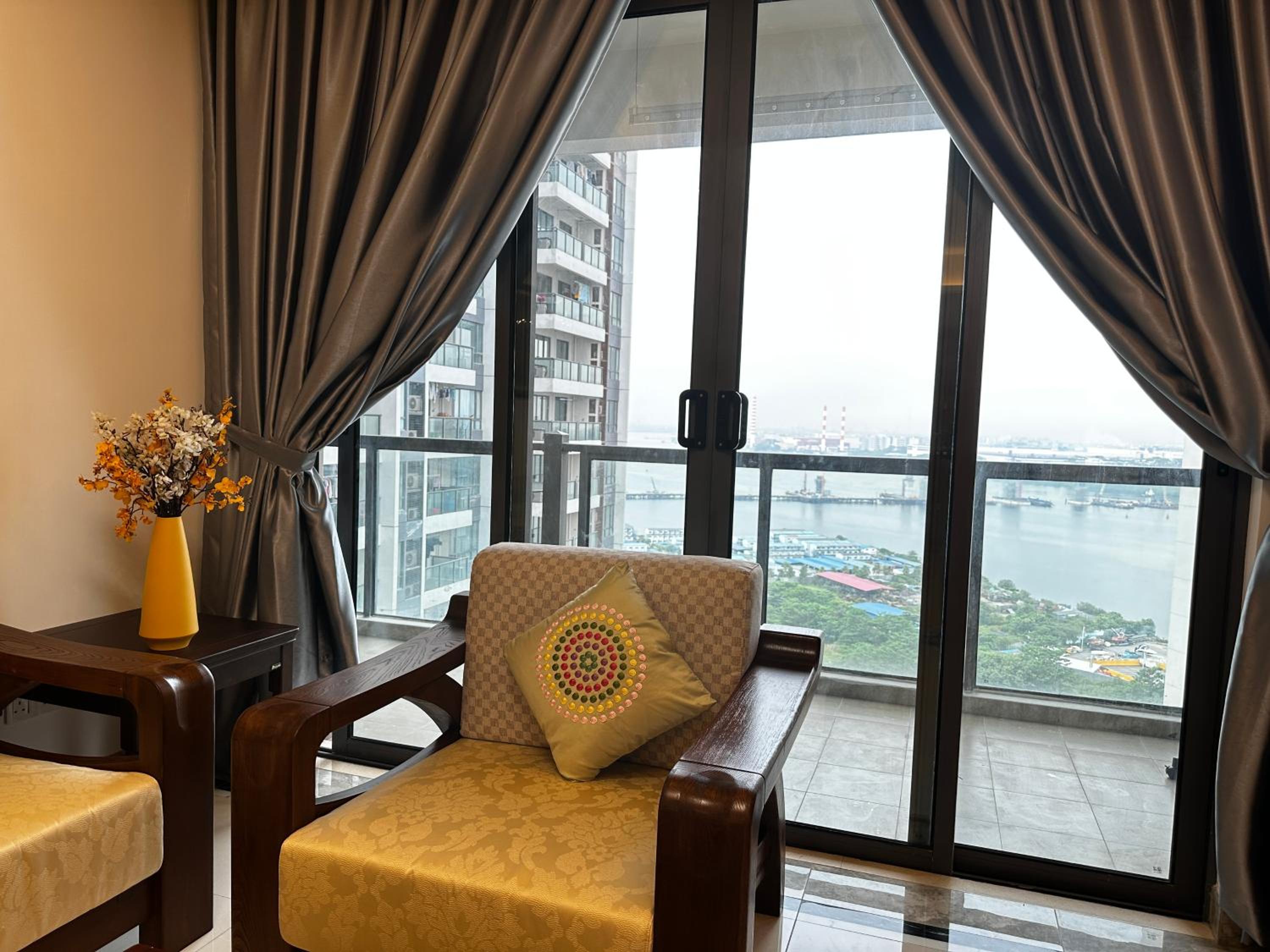 R&F Princess Cove by StayHere - 3BR with balcony