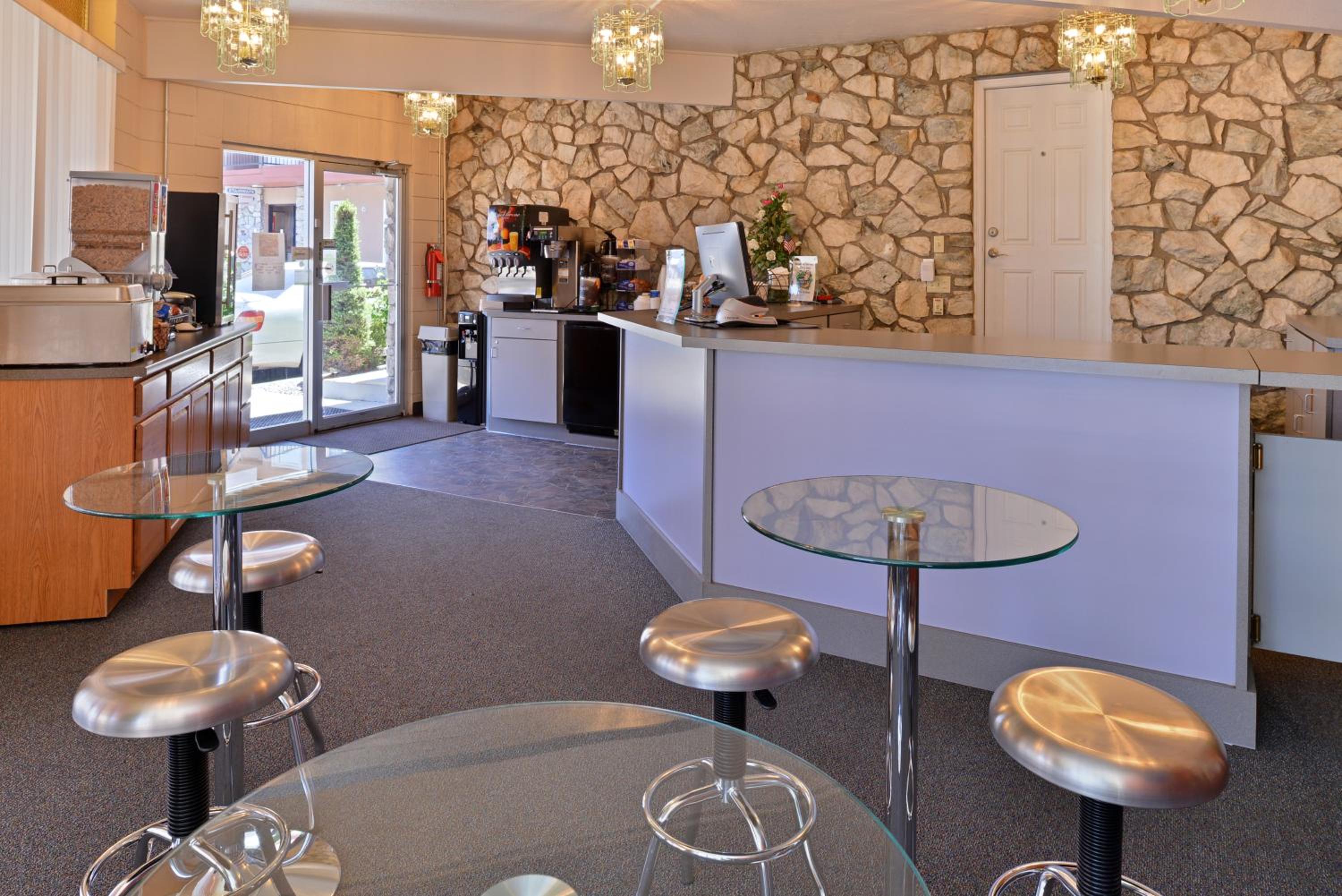 Klamath Falls Vacations - Maverick Motel - Modern Renovated Motel - Property Image 34