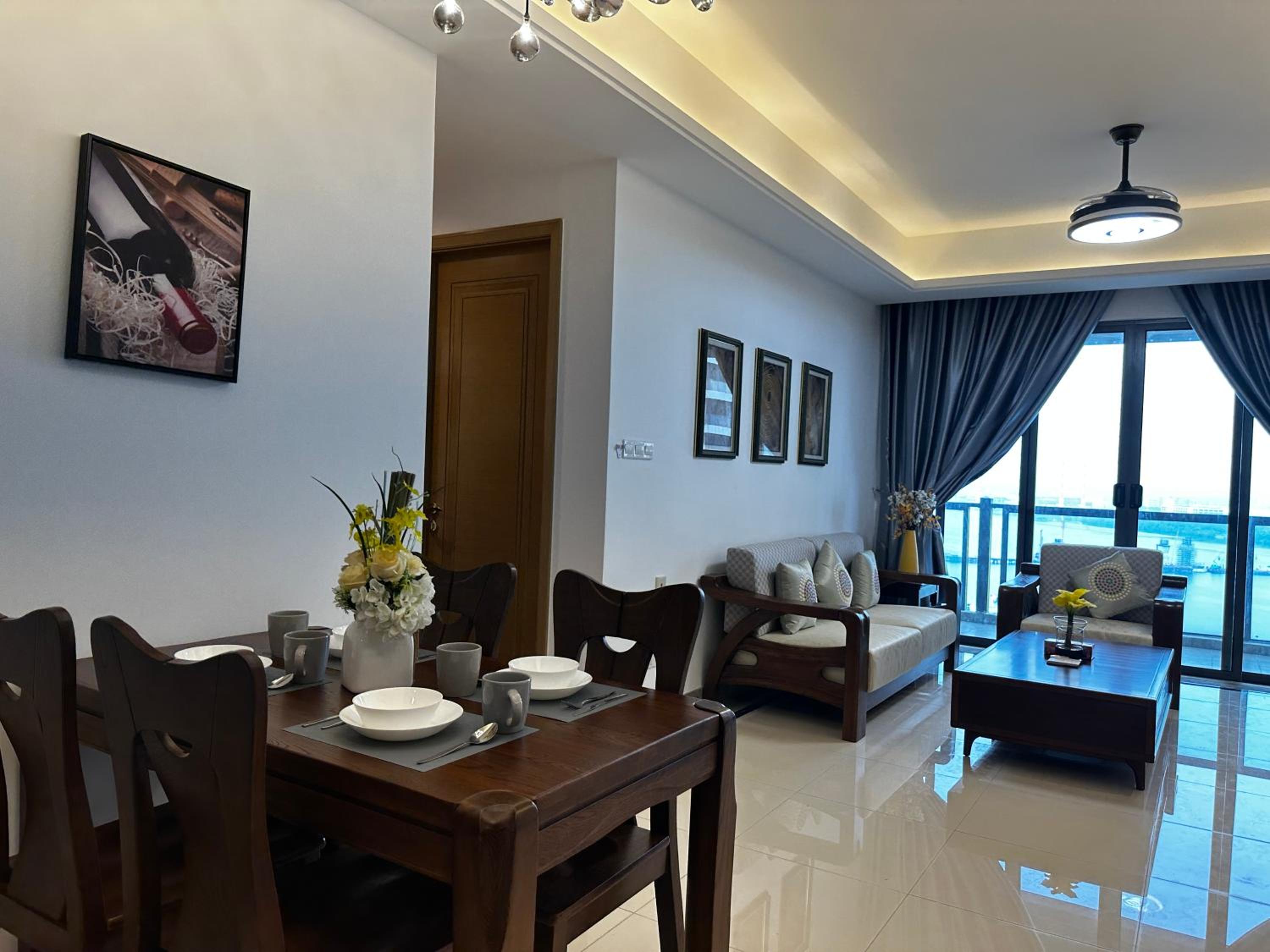 R&F Princess Cove by StayHere - 3BR with balcony