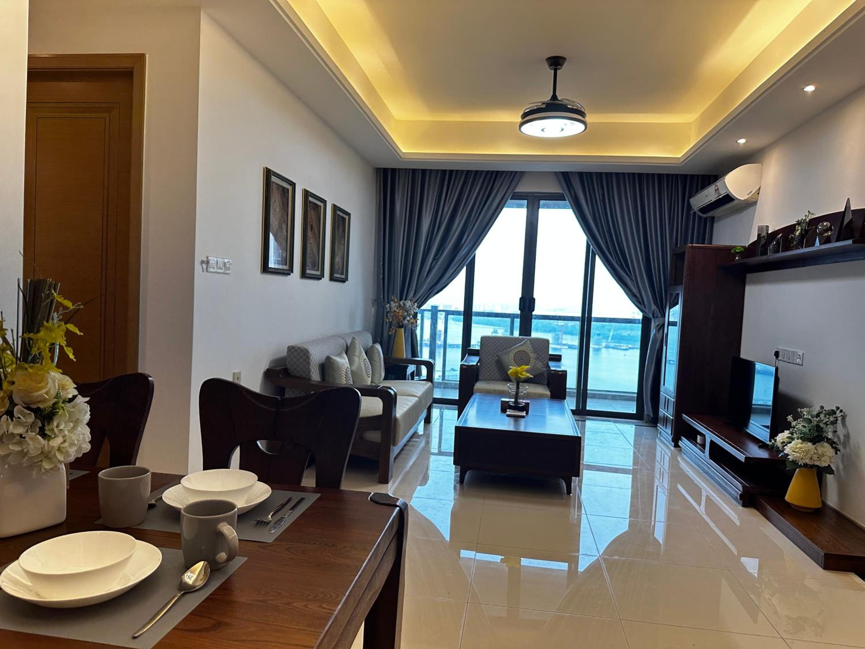 R&F Princess Cove by StayHere - 3BR with balcony