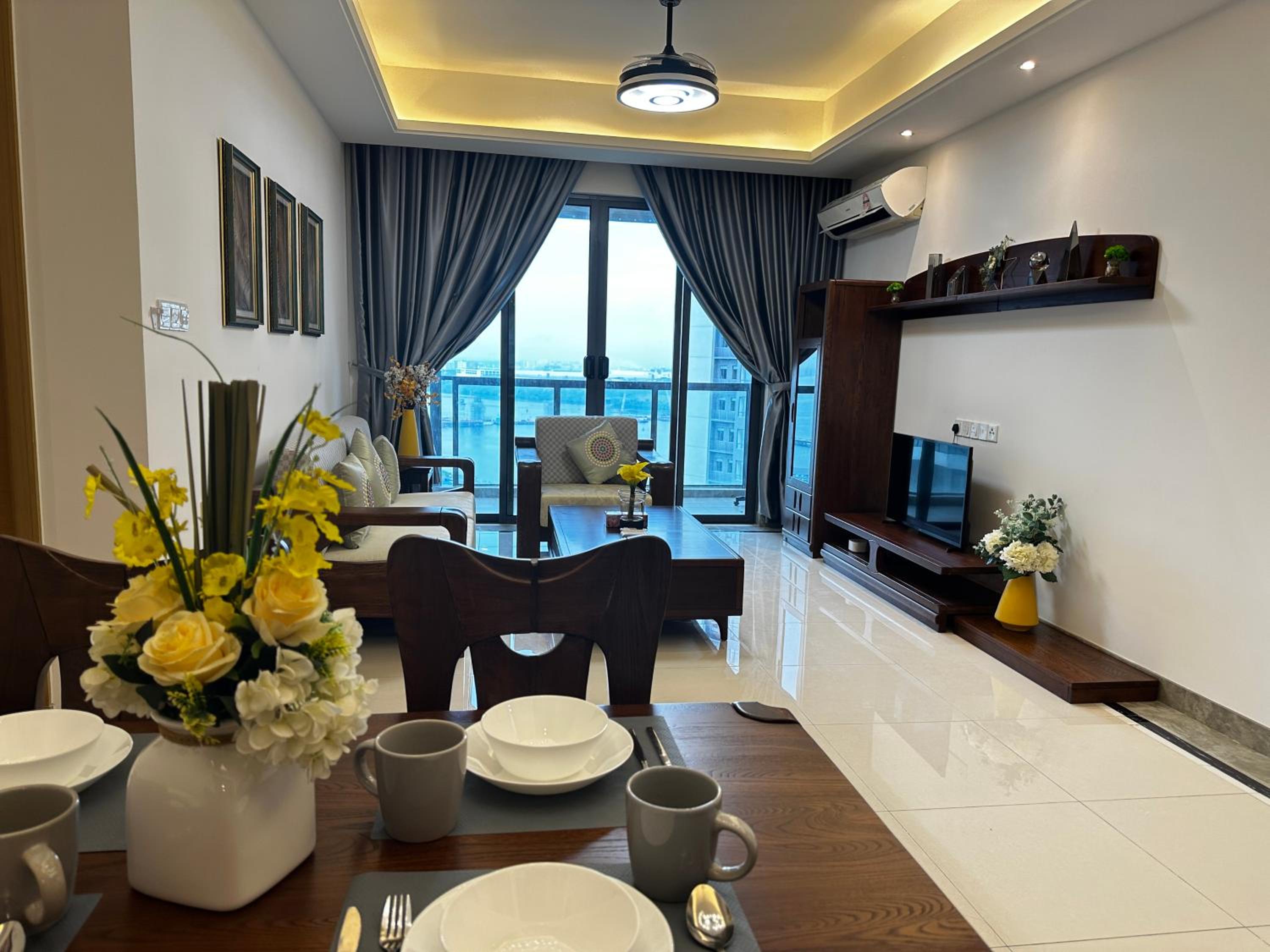 R&F Princess Cove by StayHere - 3BR with balcony