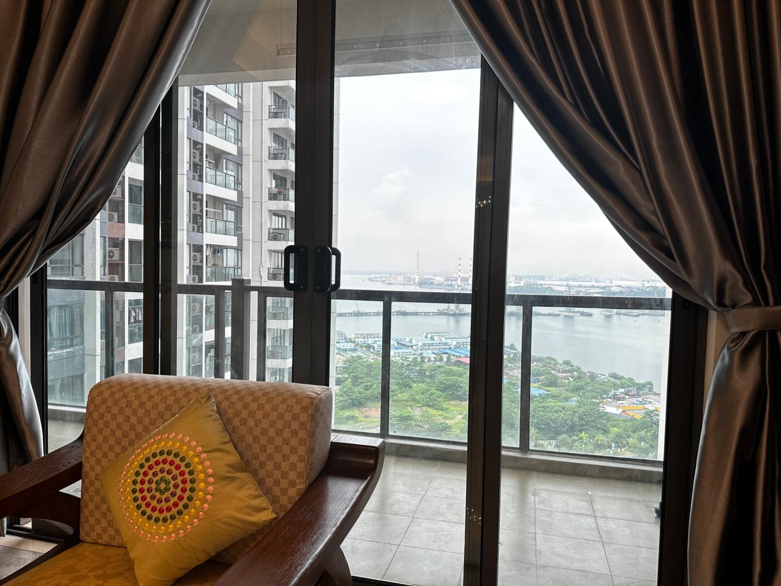 R&F Princess Cove by StayHere - 3BR with balcony