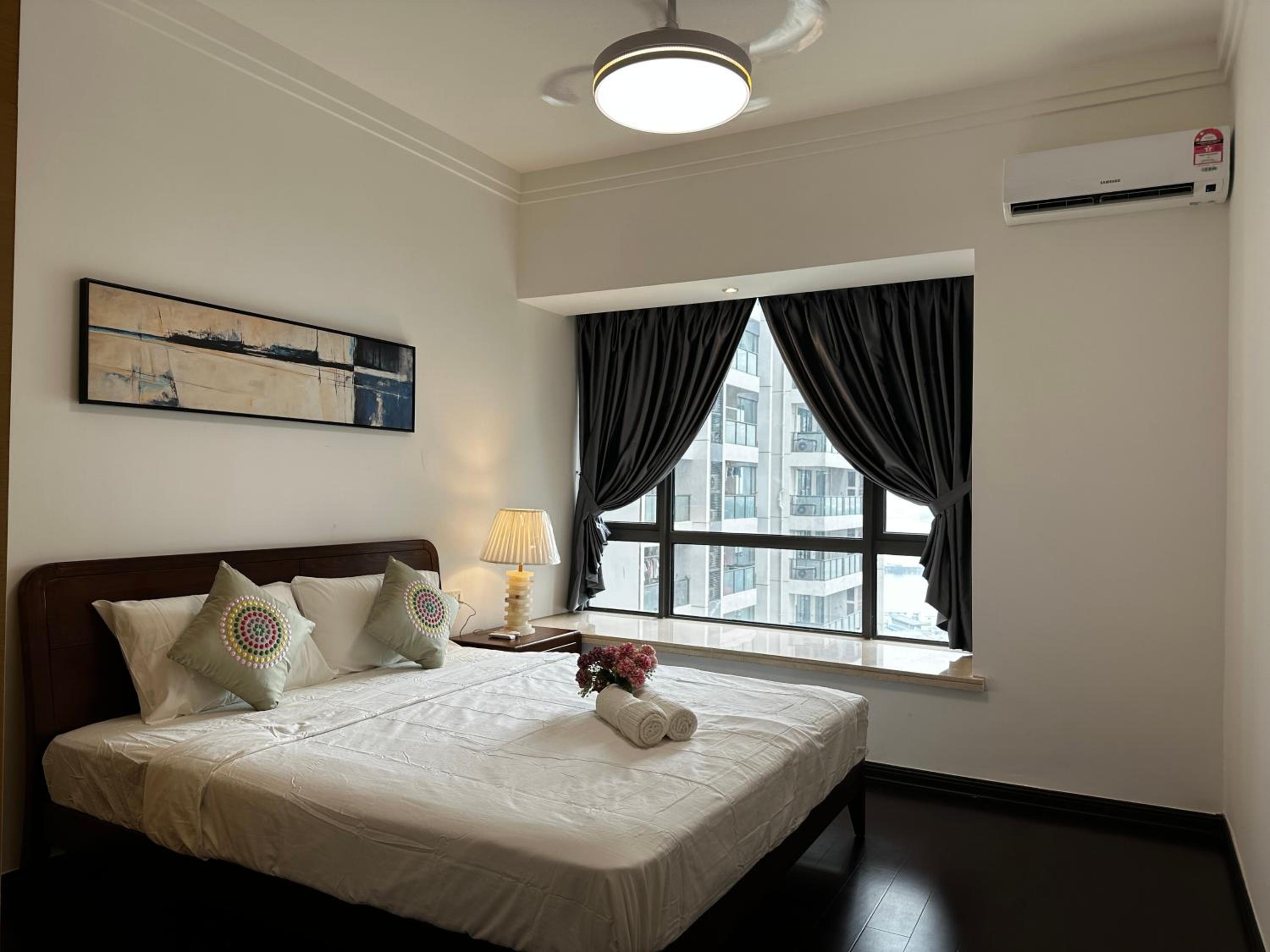 R&F Princess Cove by StayHere - 3BR with balcony