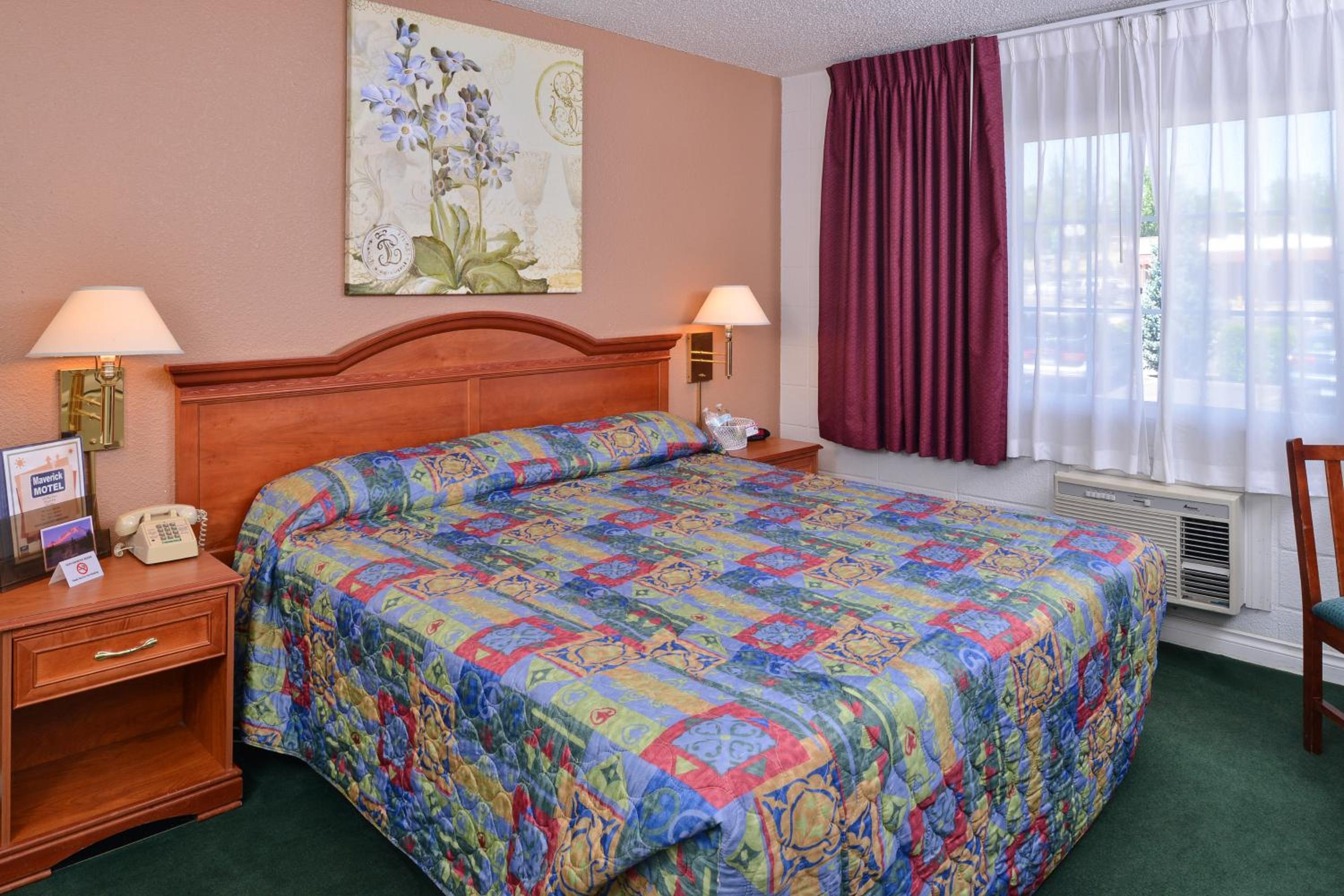 Klamath Falls Vacations - Maverick Motel - Modern Renovated Motel - Property Image 4