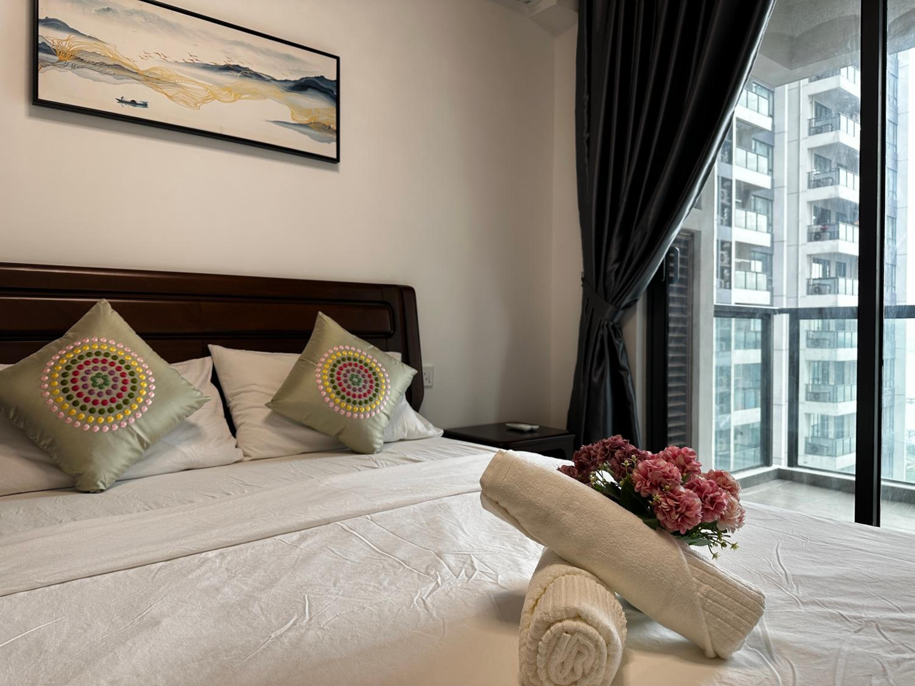 R&F Princess Cove by StayHere - 3BR with balcony