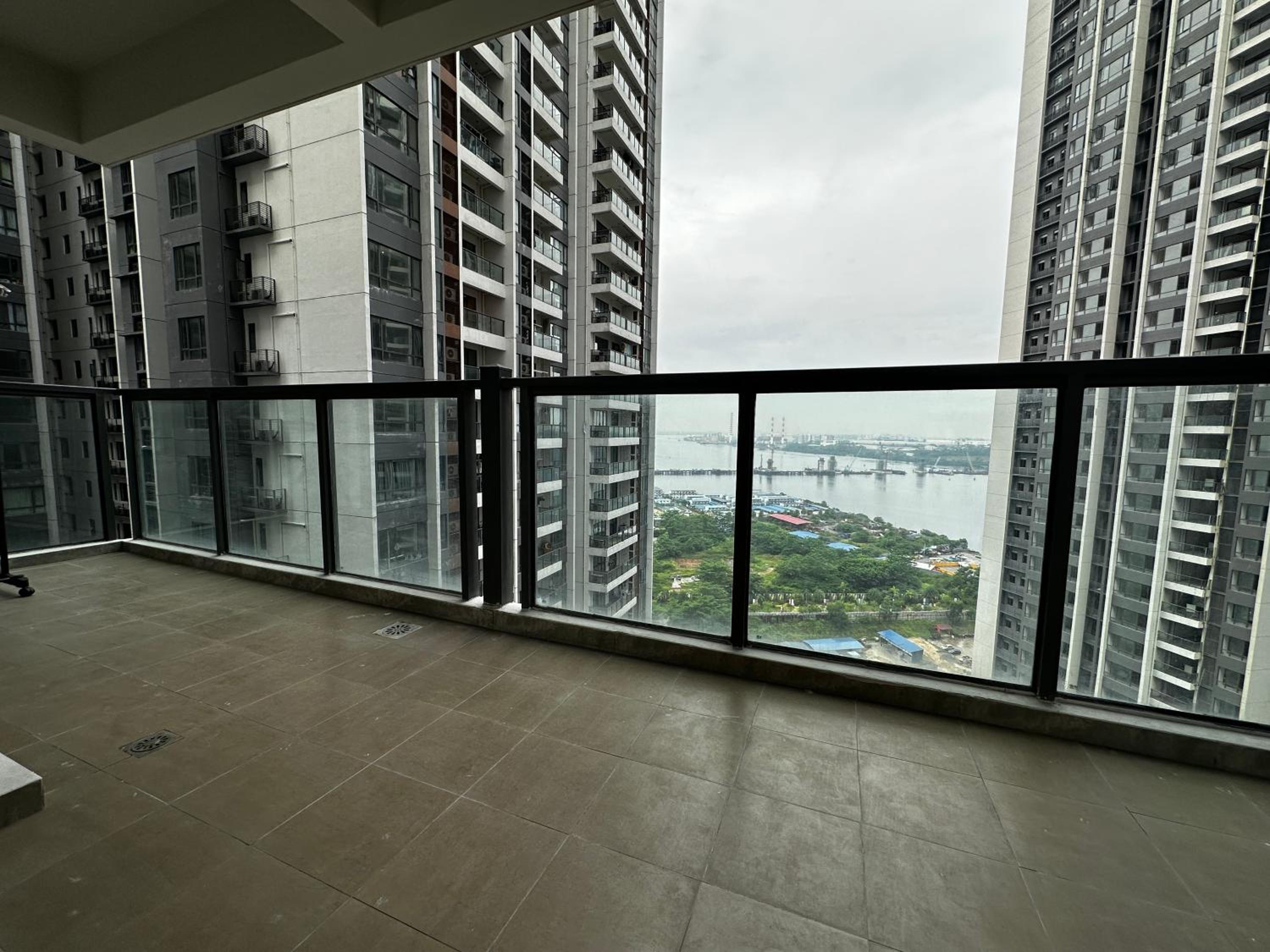 R&F Princess Cove by StayHere - 3BR with balcony