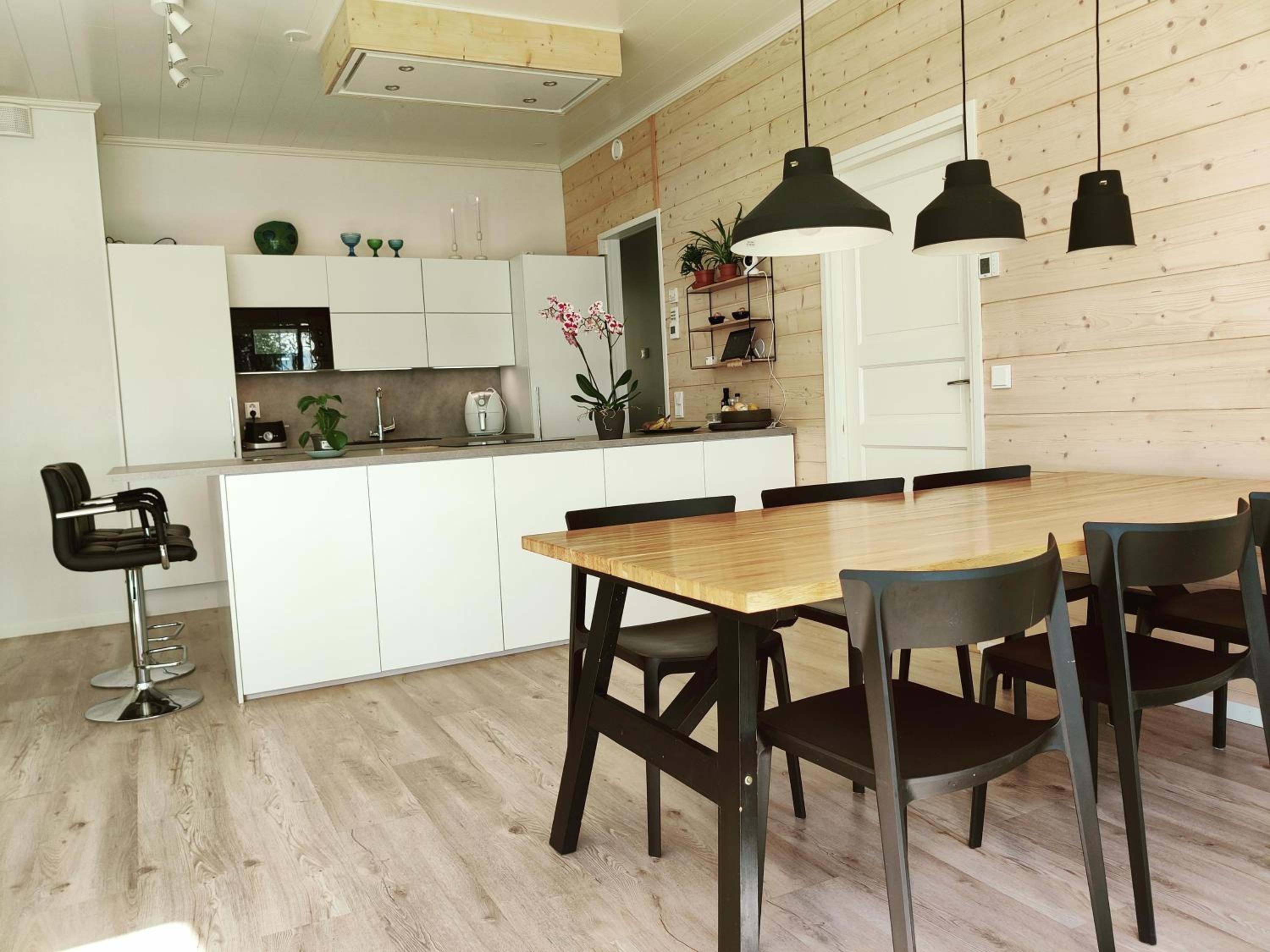Lakeside Aurora Haven Modern 3BR Family Espace