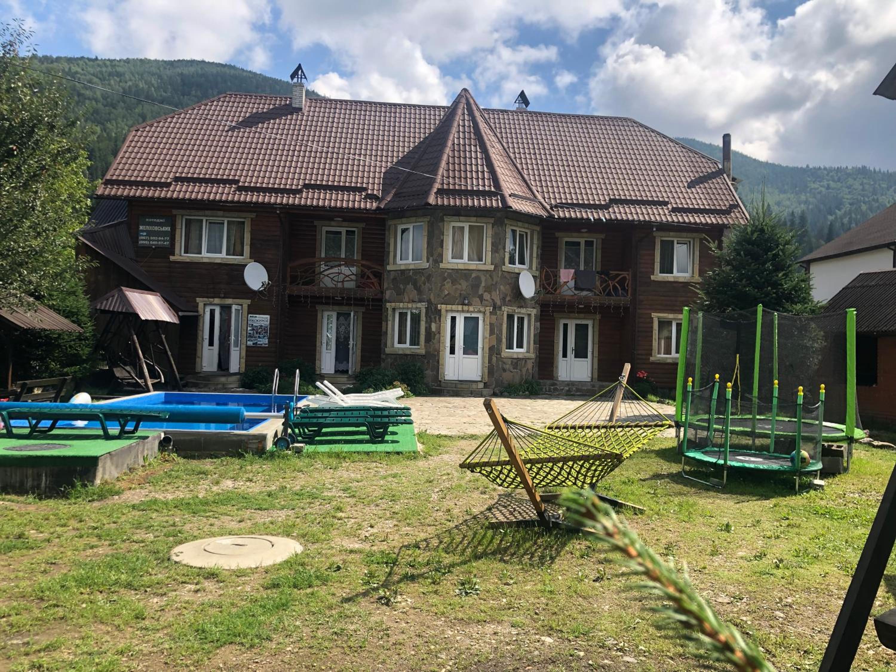 Cottage Zhelikhovskykh view 2