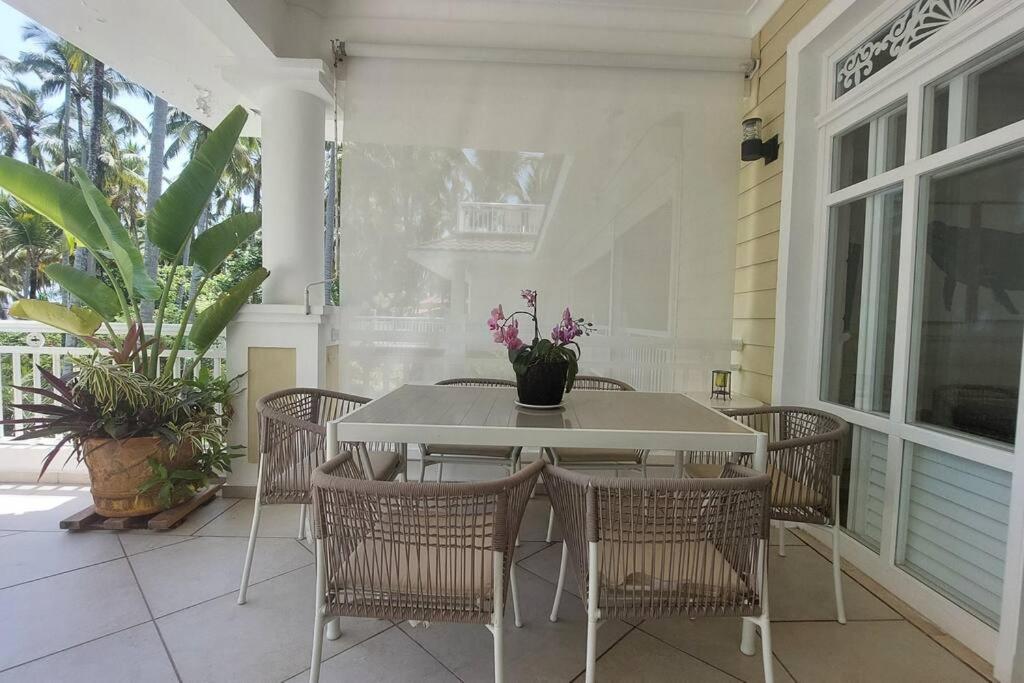 Playa Las Ballenas Oceanfront