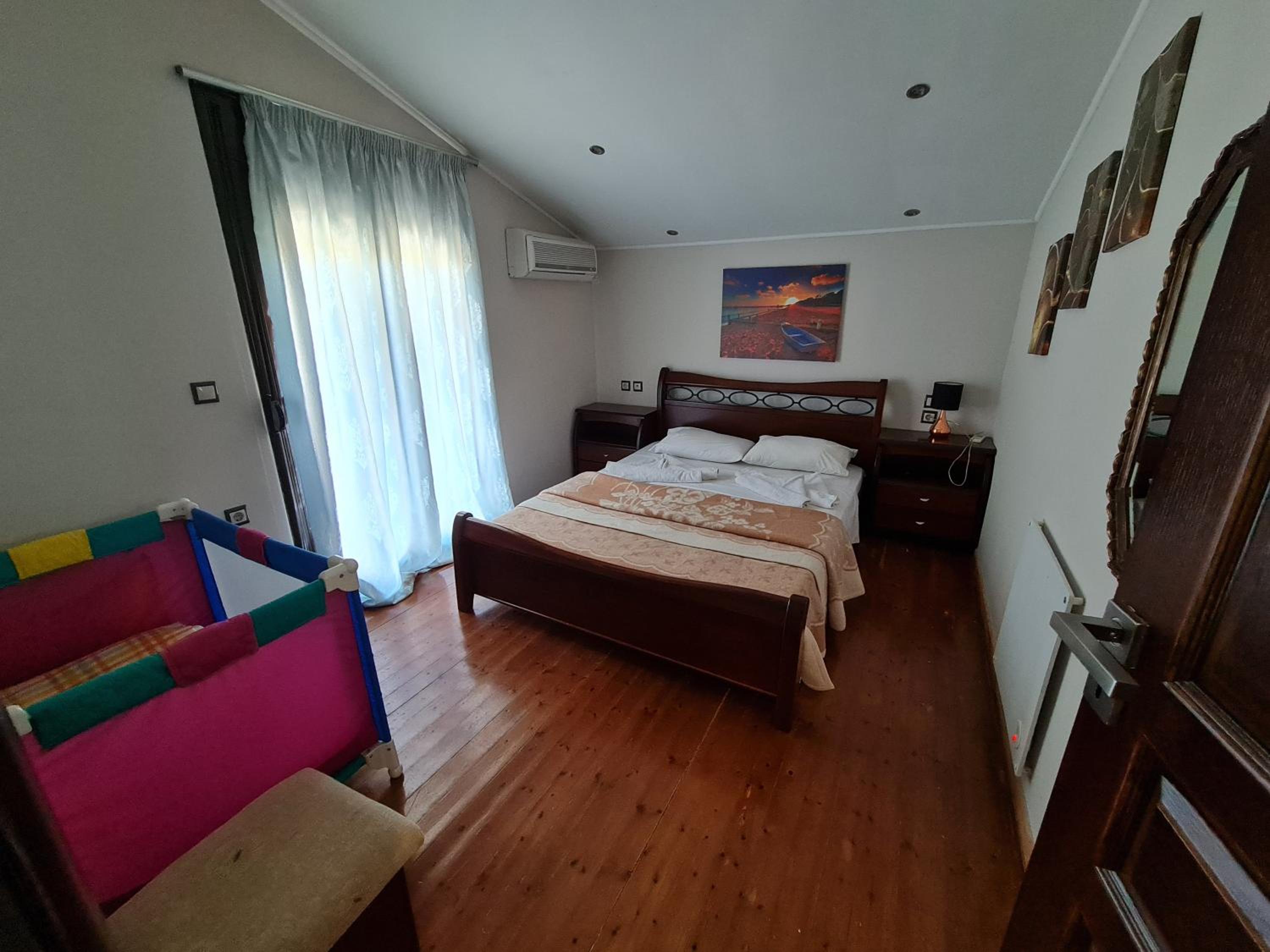 Akis house