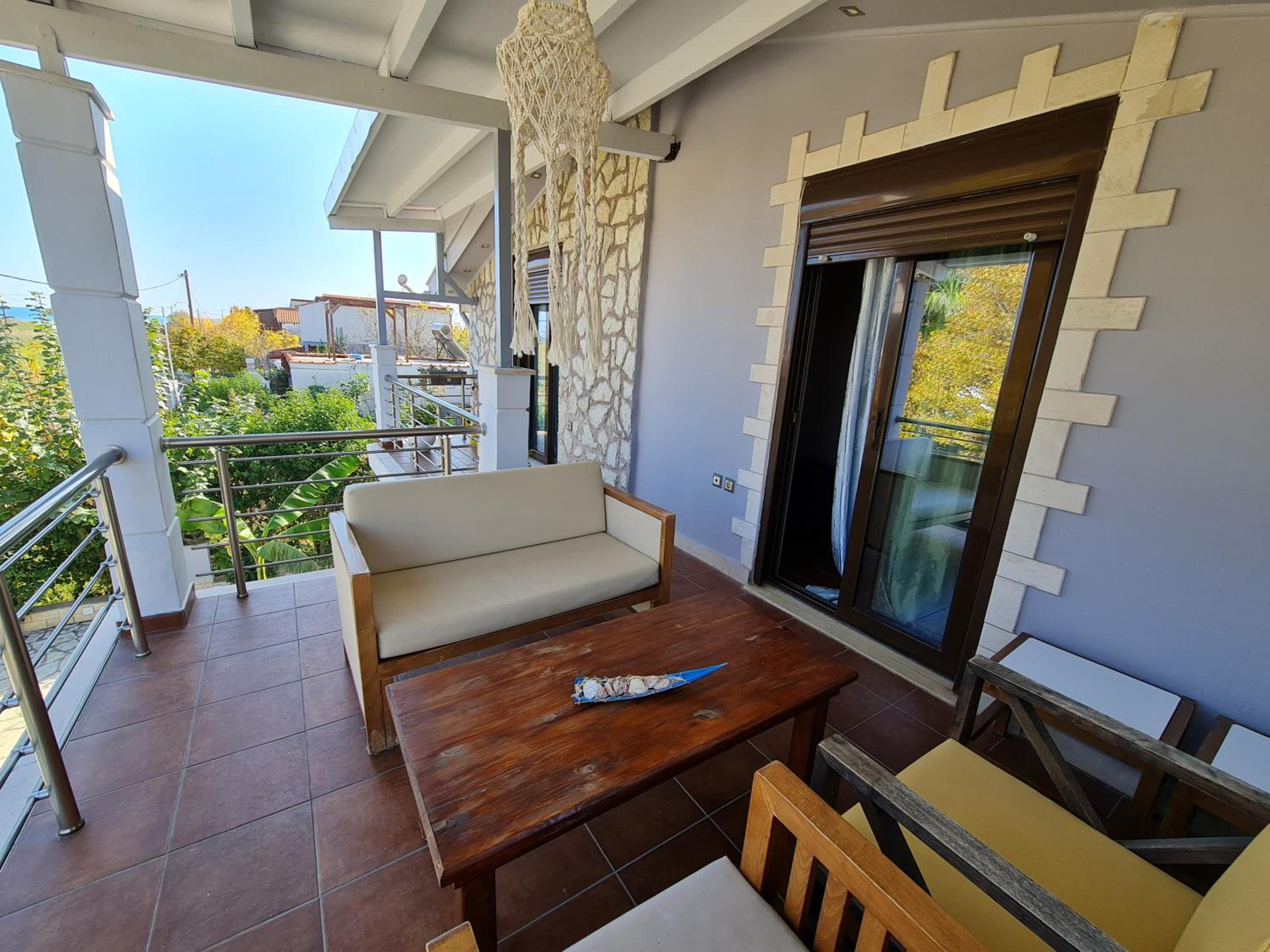 Akis house