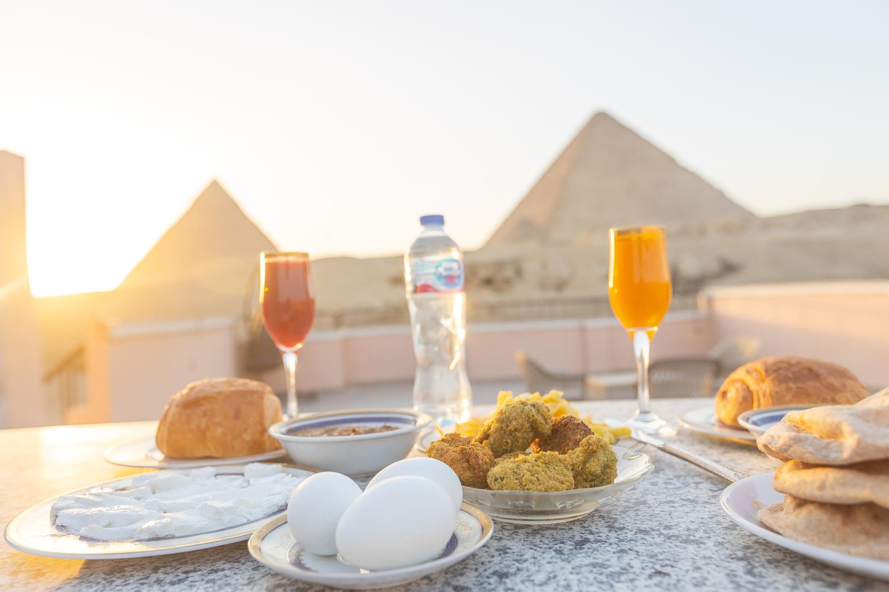 Grensha Pyramids inn