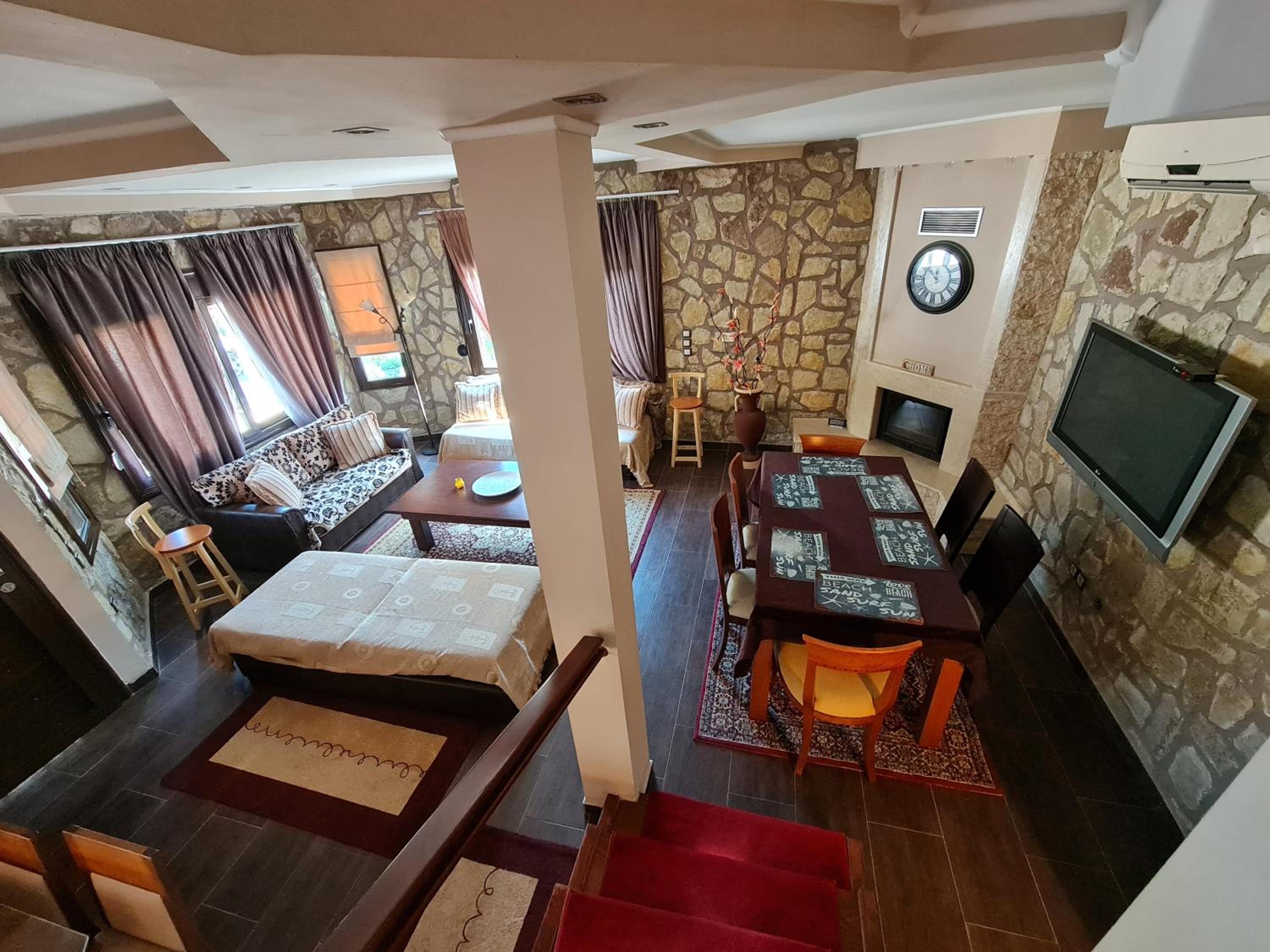 Akis house