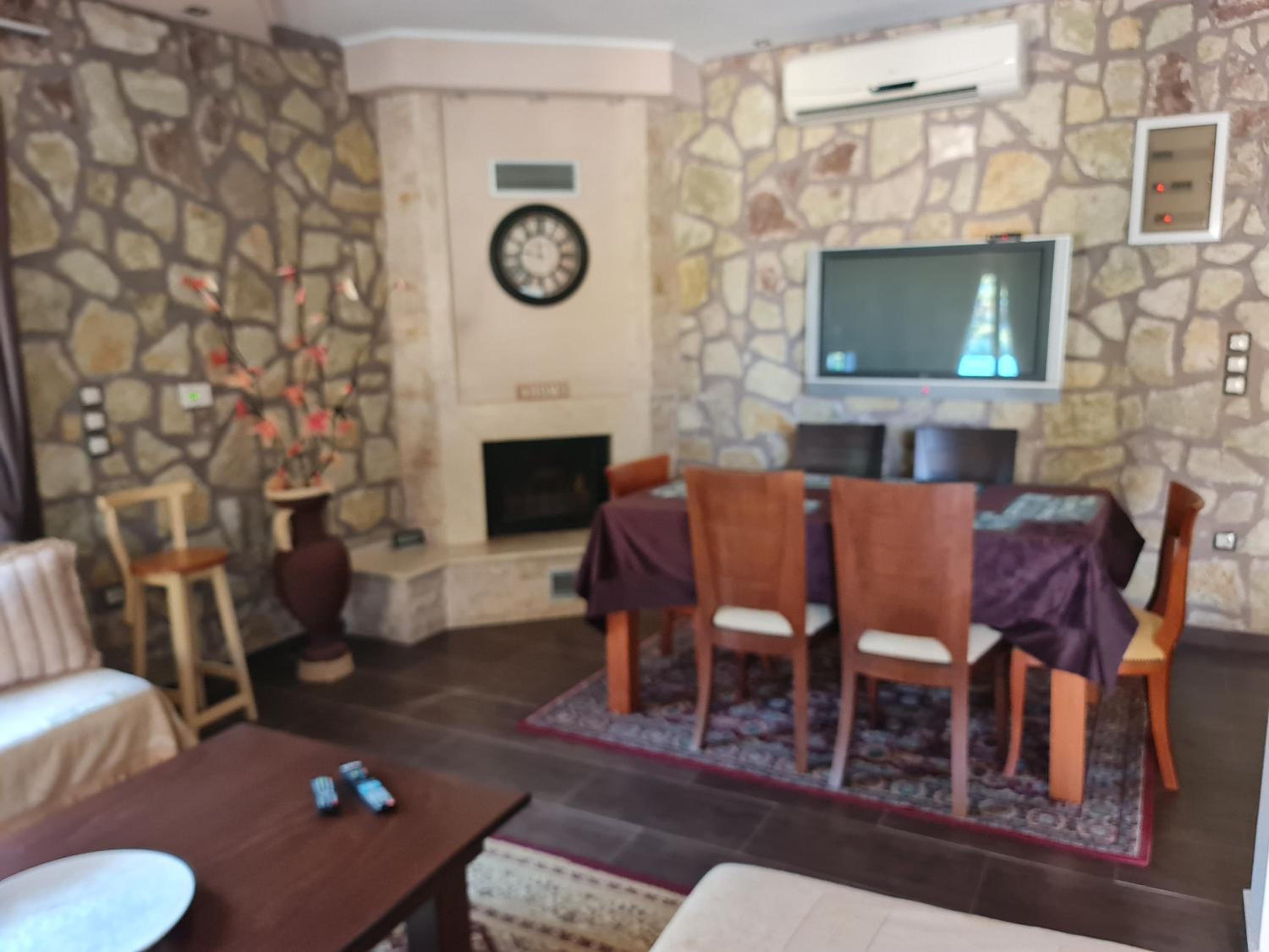 Akis house