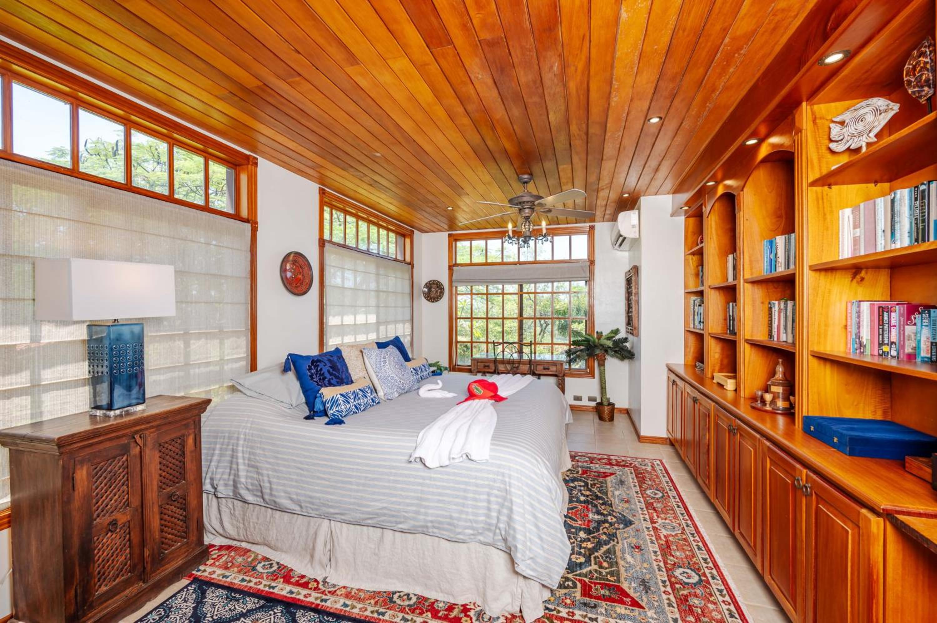 Casa Cole Top-of-the-World Villa w Pool Views