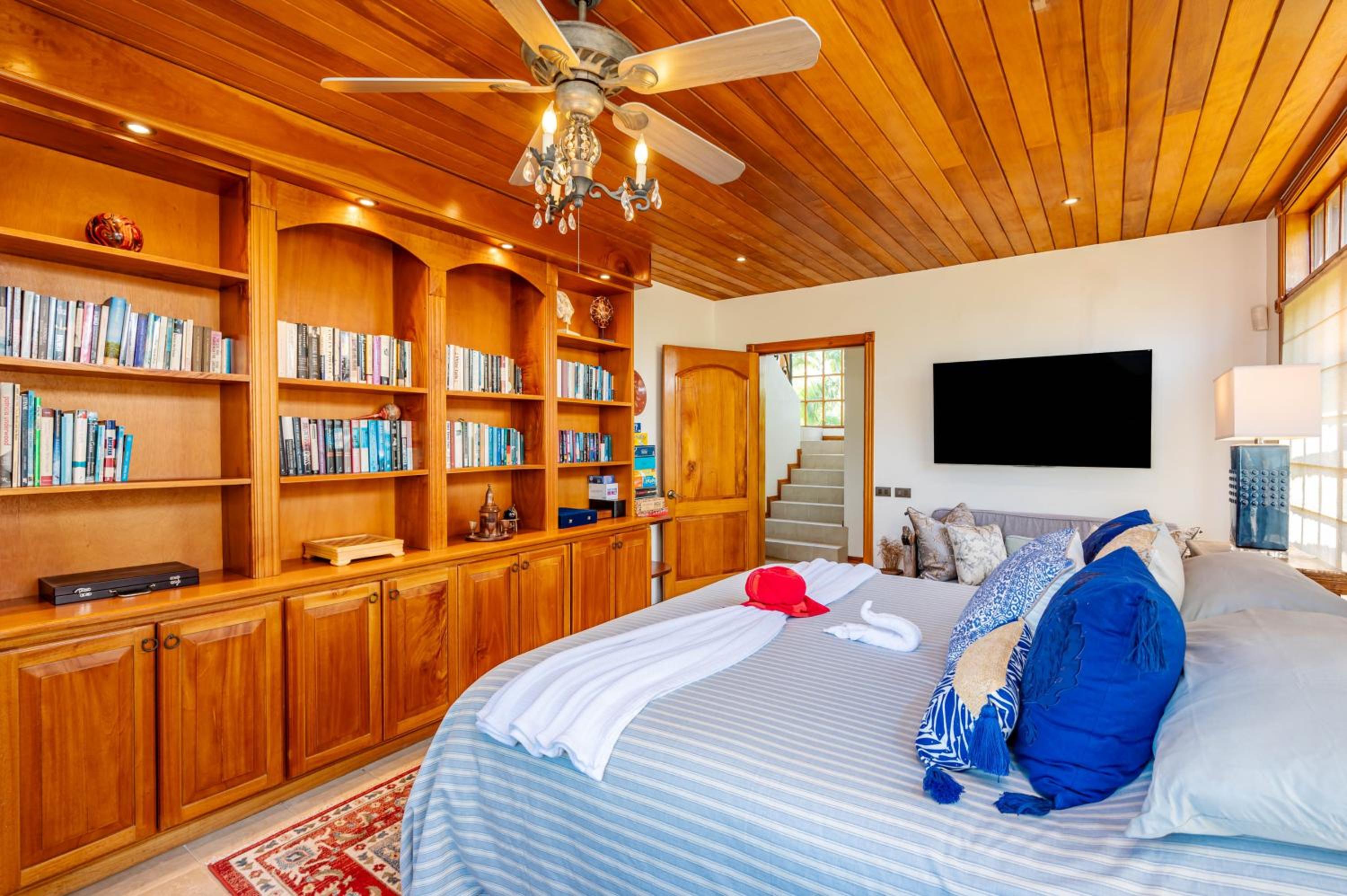 Casa Cole Top-of-the-World Villa w Pool Views