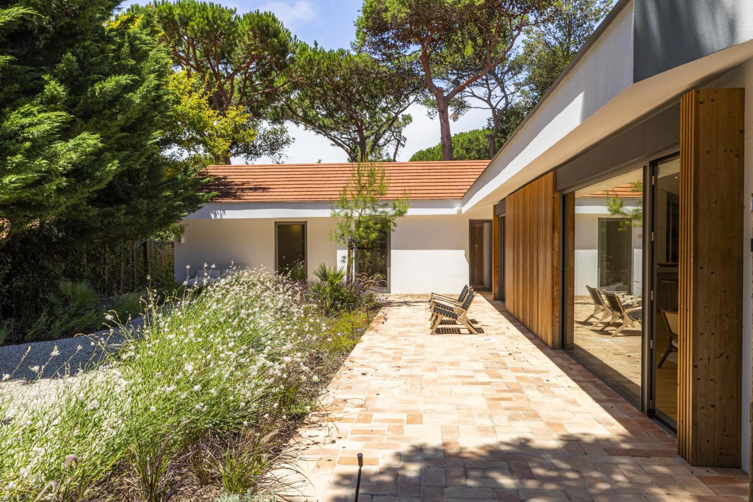 Havenwood Villa by Cadenzalux