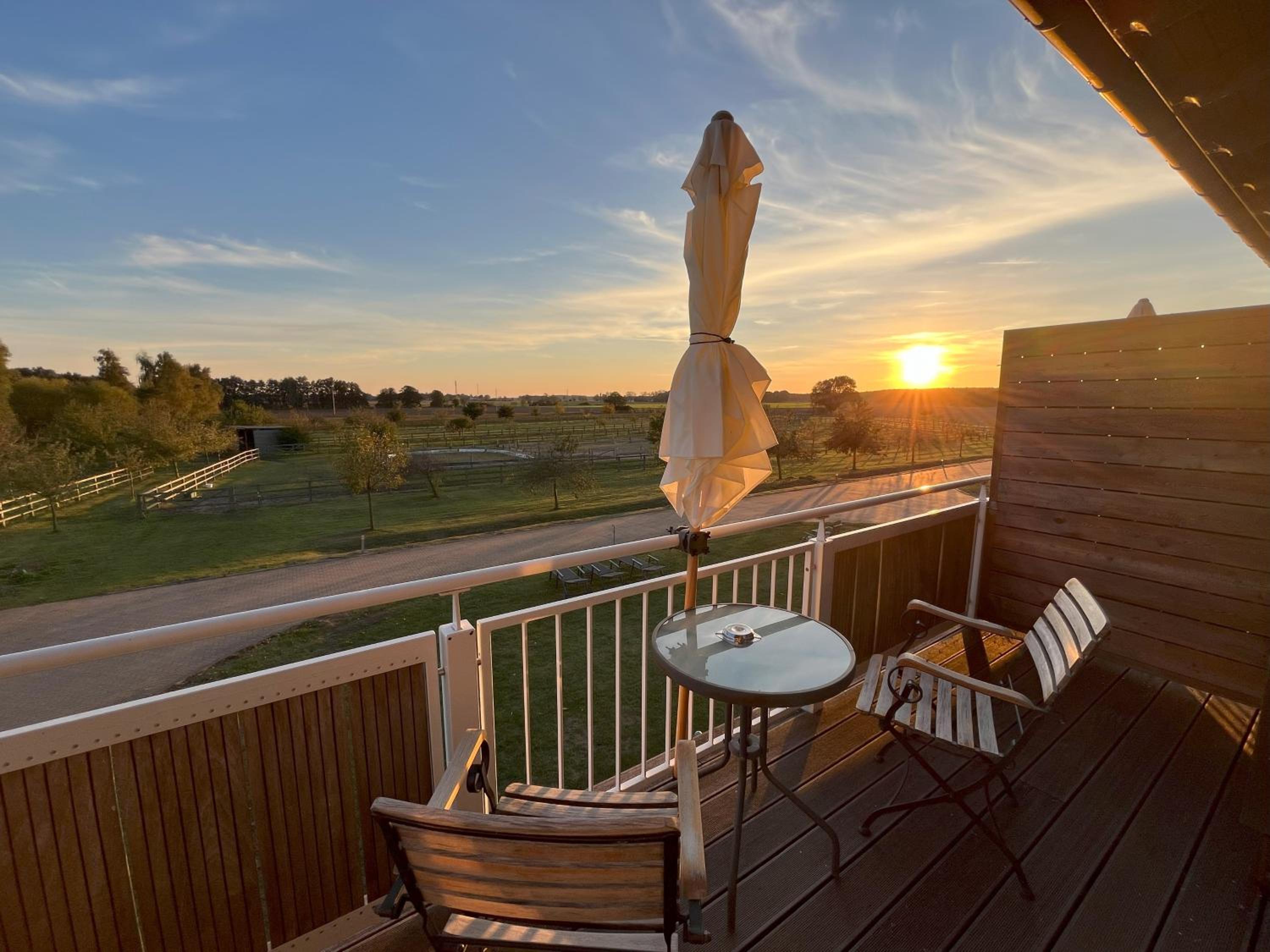 Lerchenhof Reestow - Ruhige Premium Apartments & Sauna