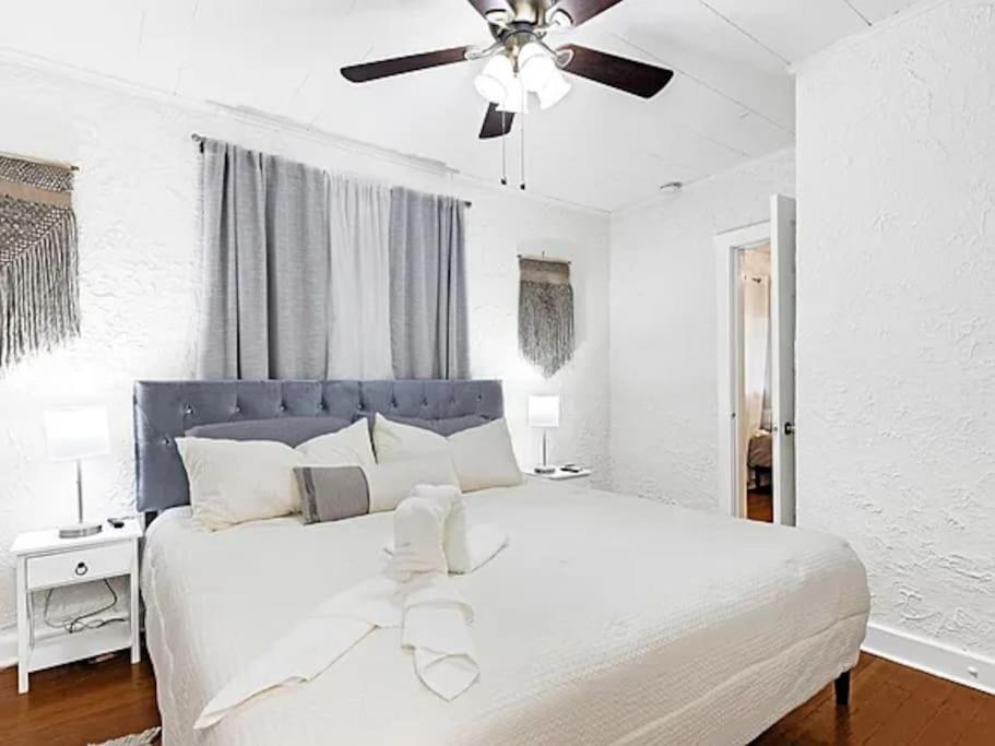 Stylish 3BR Villa Near Beaches & Downtown Entertainment view 3
