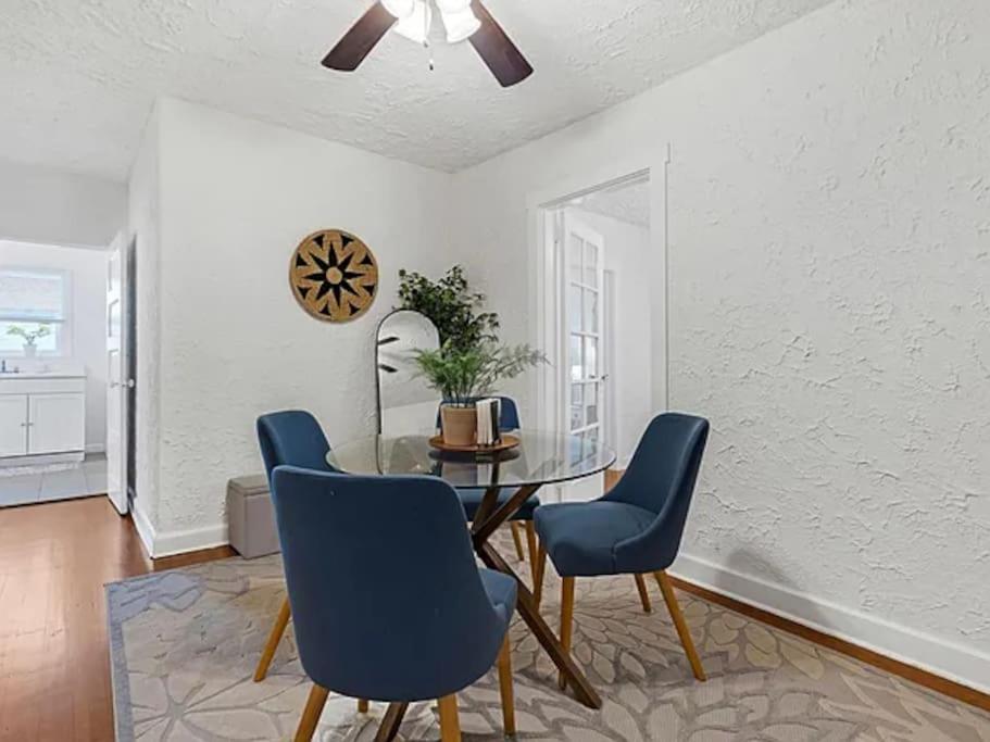 Stylish 3BR Villa Near Beaches & Downtown Entertainment view 5