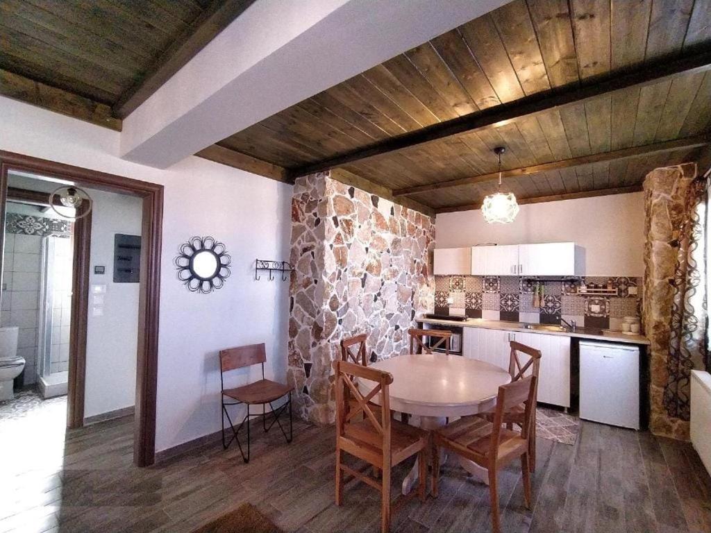 Rustic House Embonas Jacuzzi Experience
