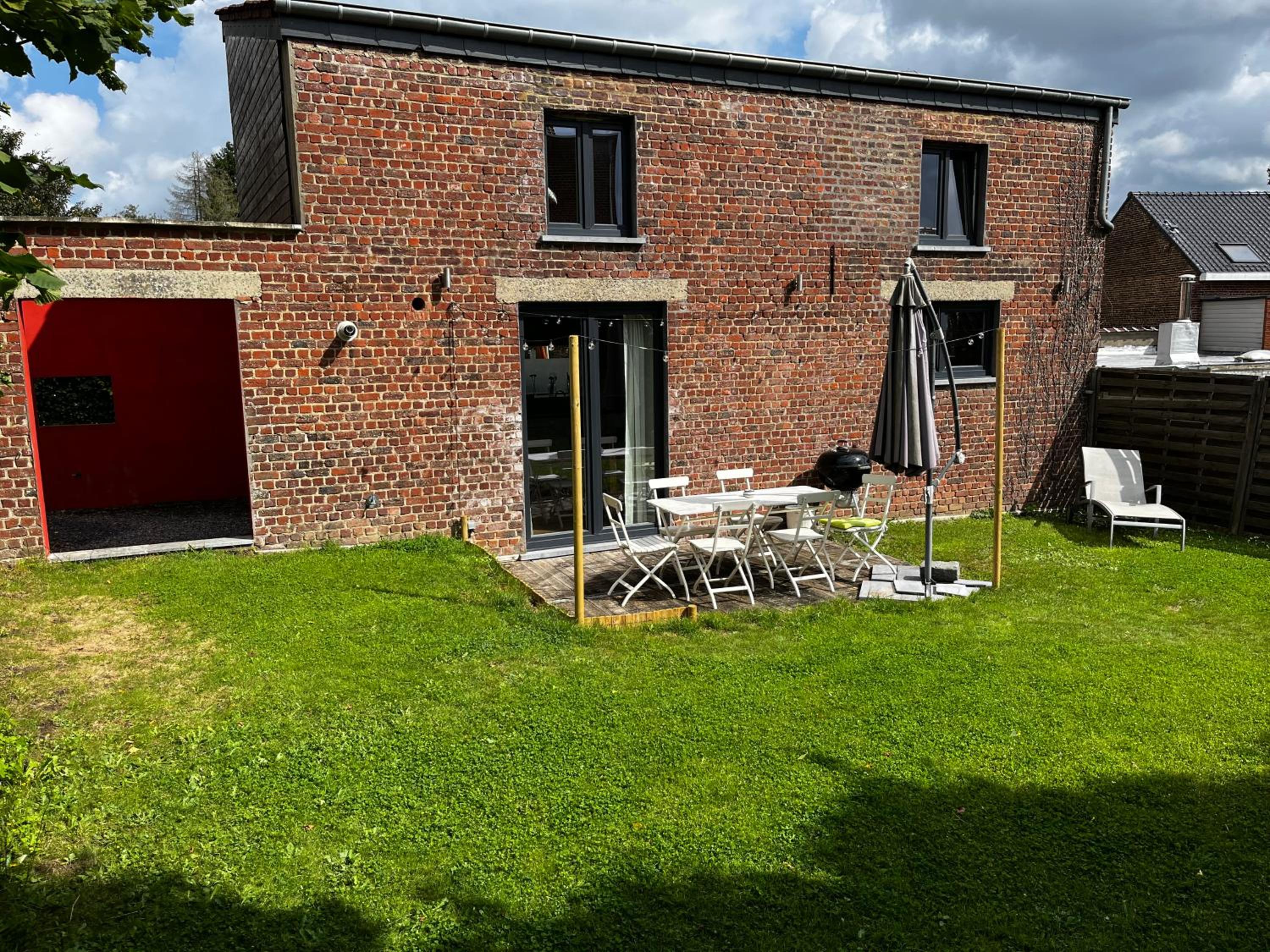 Jolie maison avec jardin.