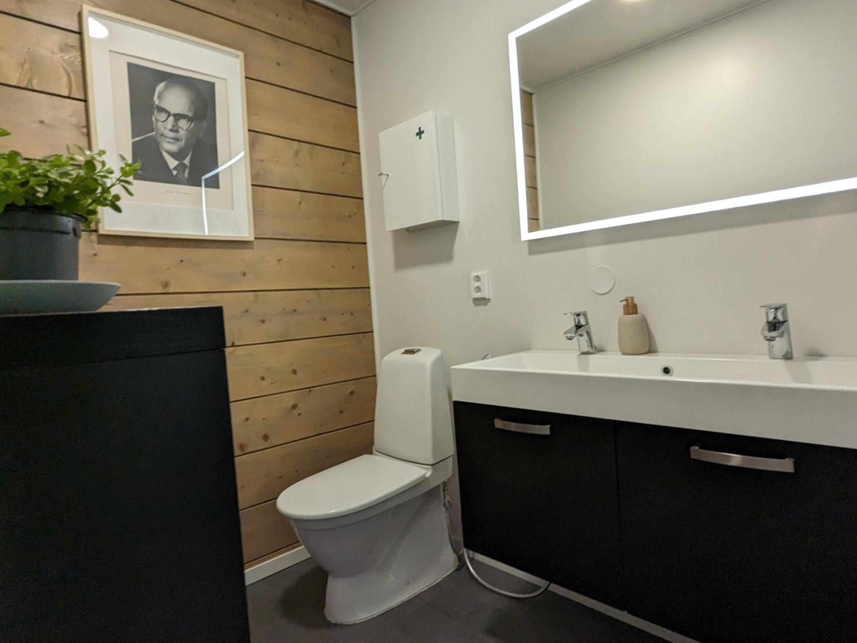 Lakeside Aurora Haven Modern 3BR Family Espace
