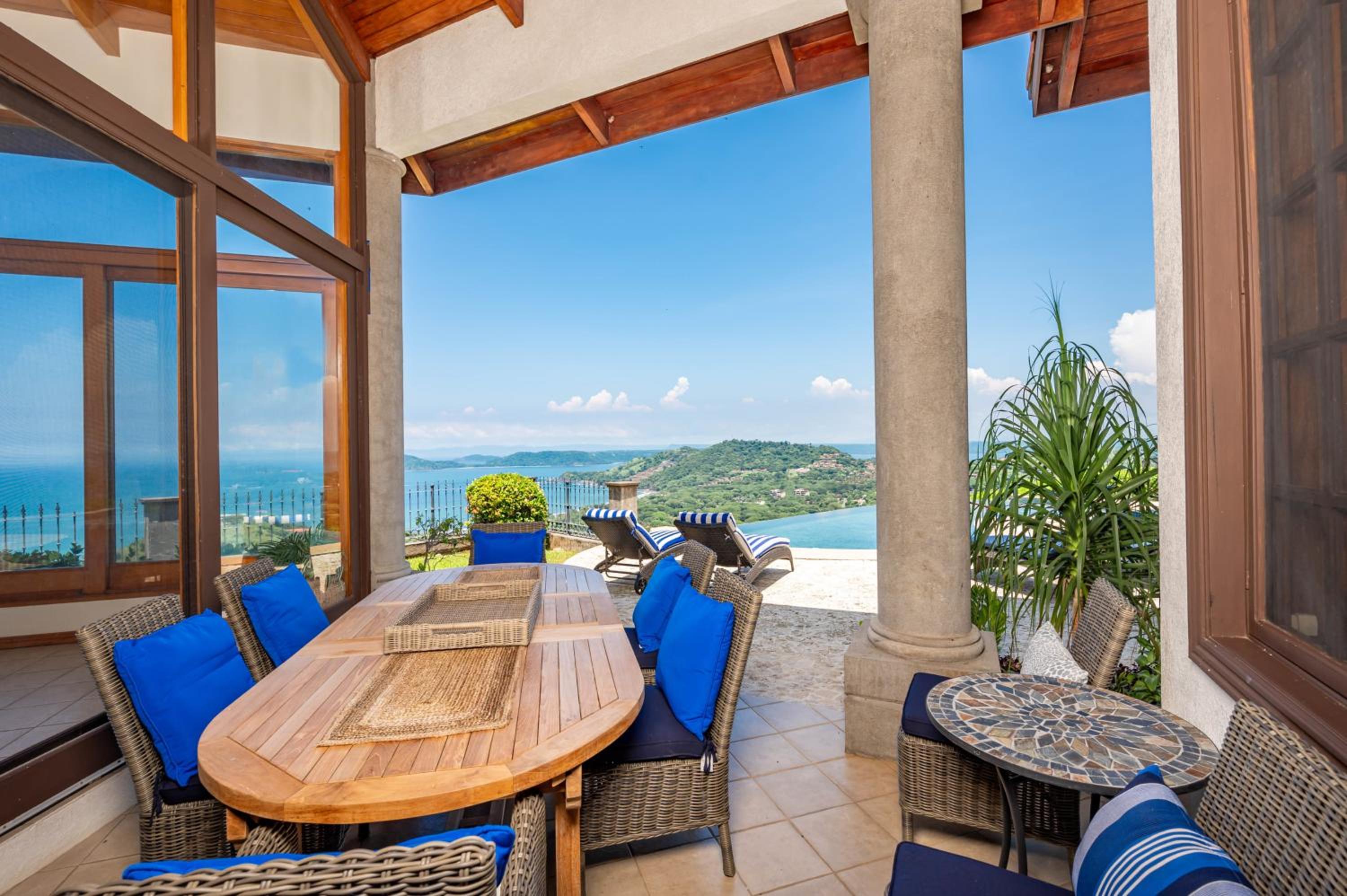 Casa Cole Top-of-the-World Villa w Pool Views