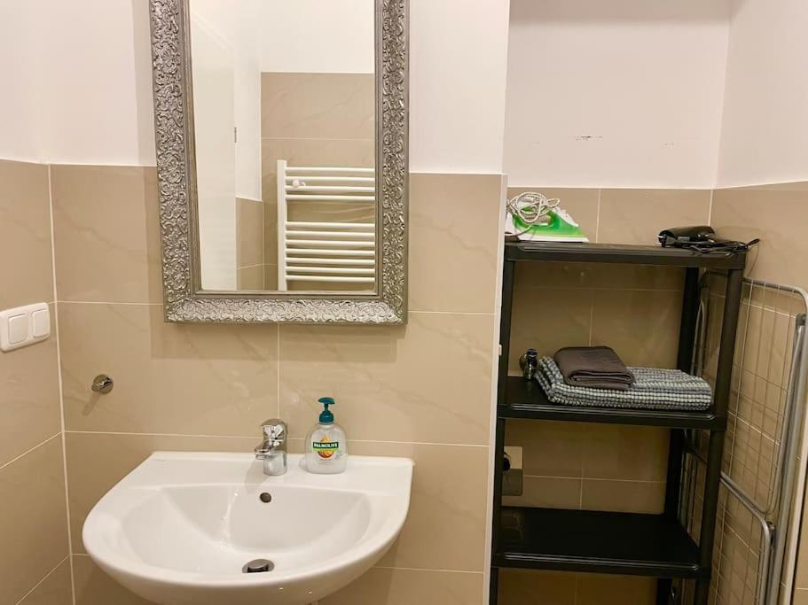 Premium Apartment with Terrace - Free Parking