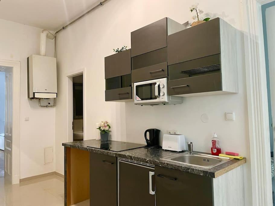 Premium Apartment with Terrace - Free Parking