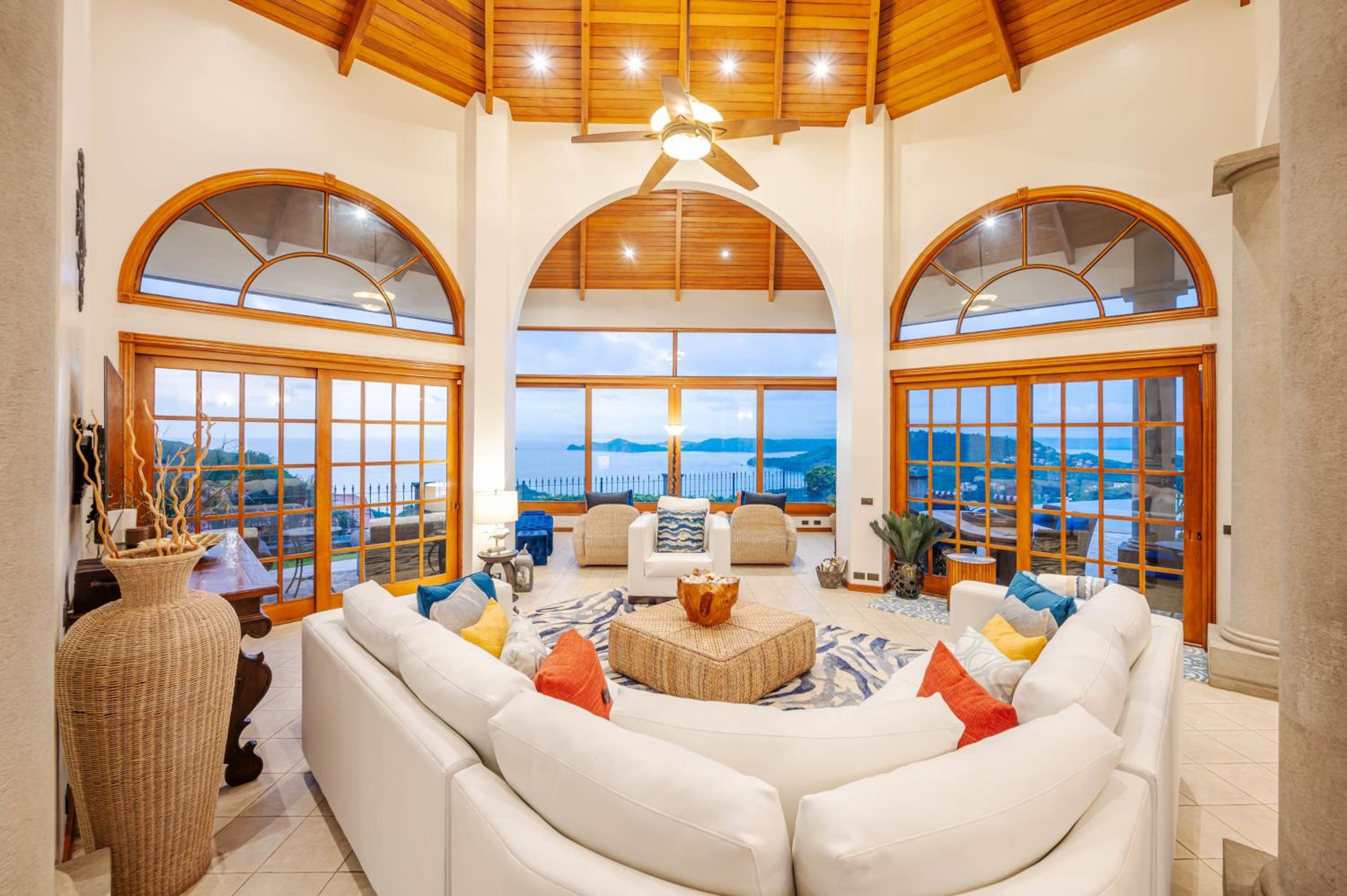 Casa Cole Top-of-the-World Villa w Pool Views