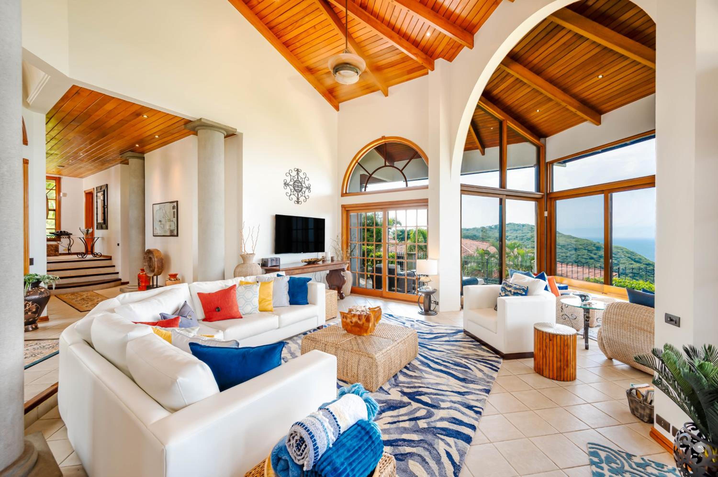 Casa Cole Top-of-the-World Villa w Pool Views
