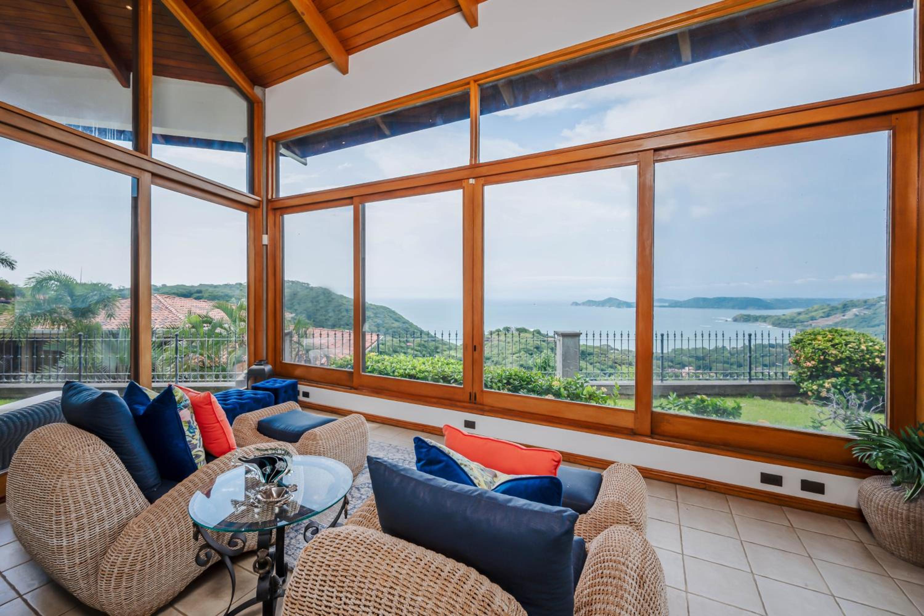 Casa Cole Top-of-the-World Villa w Pool Views