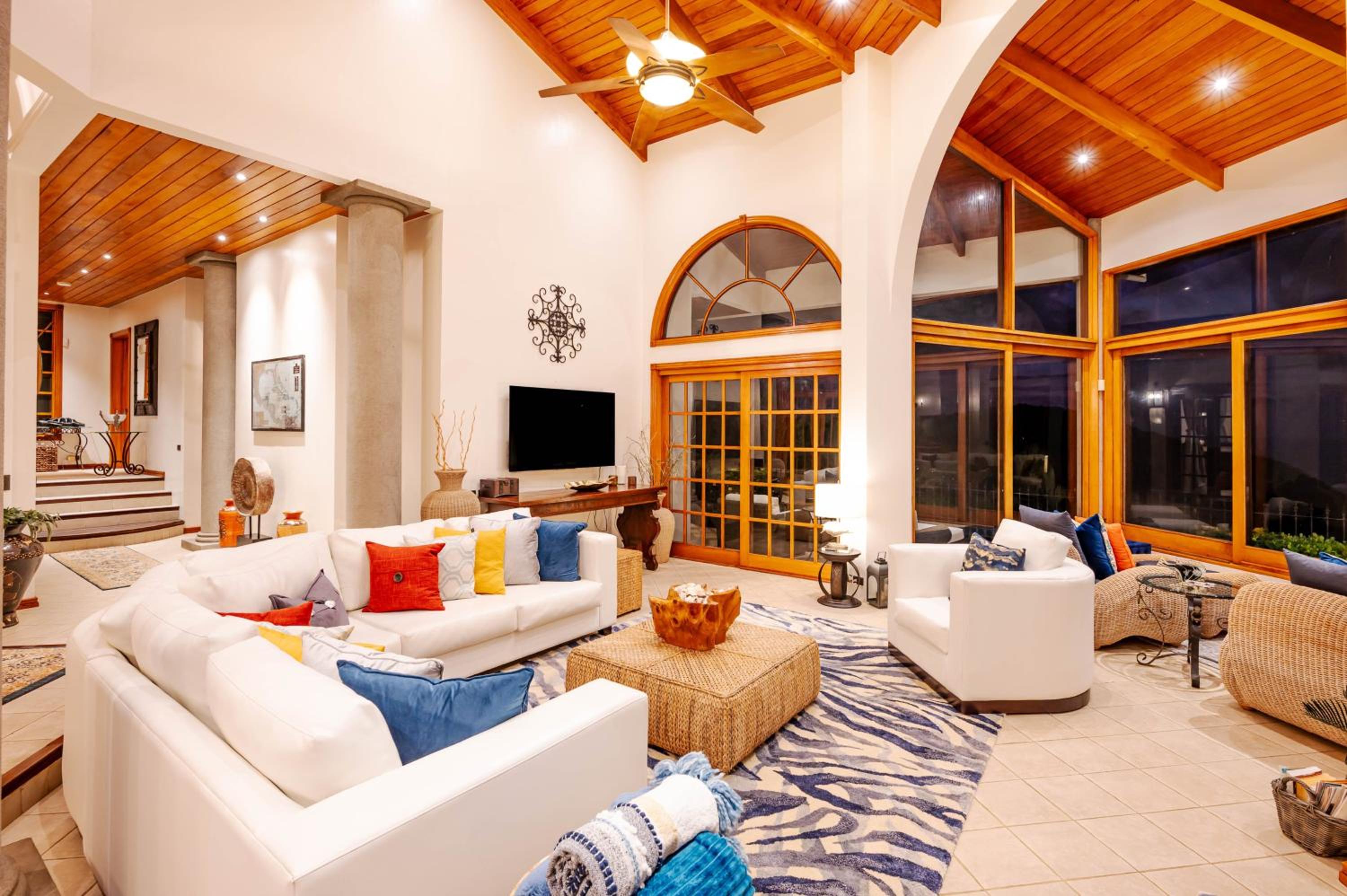Casa Cole Top-of-the-World Villa w Pool Views