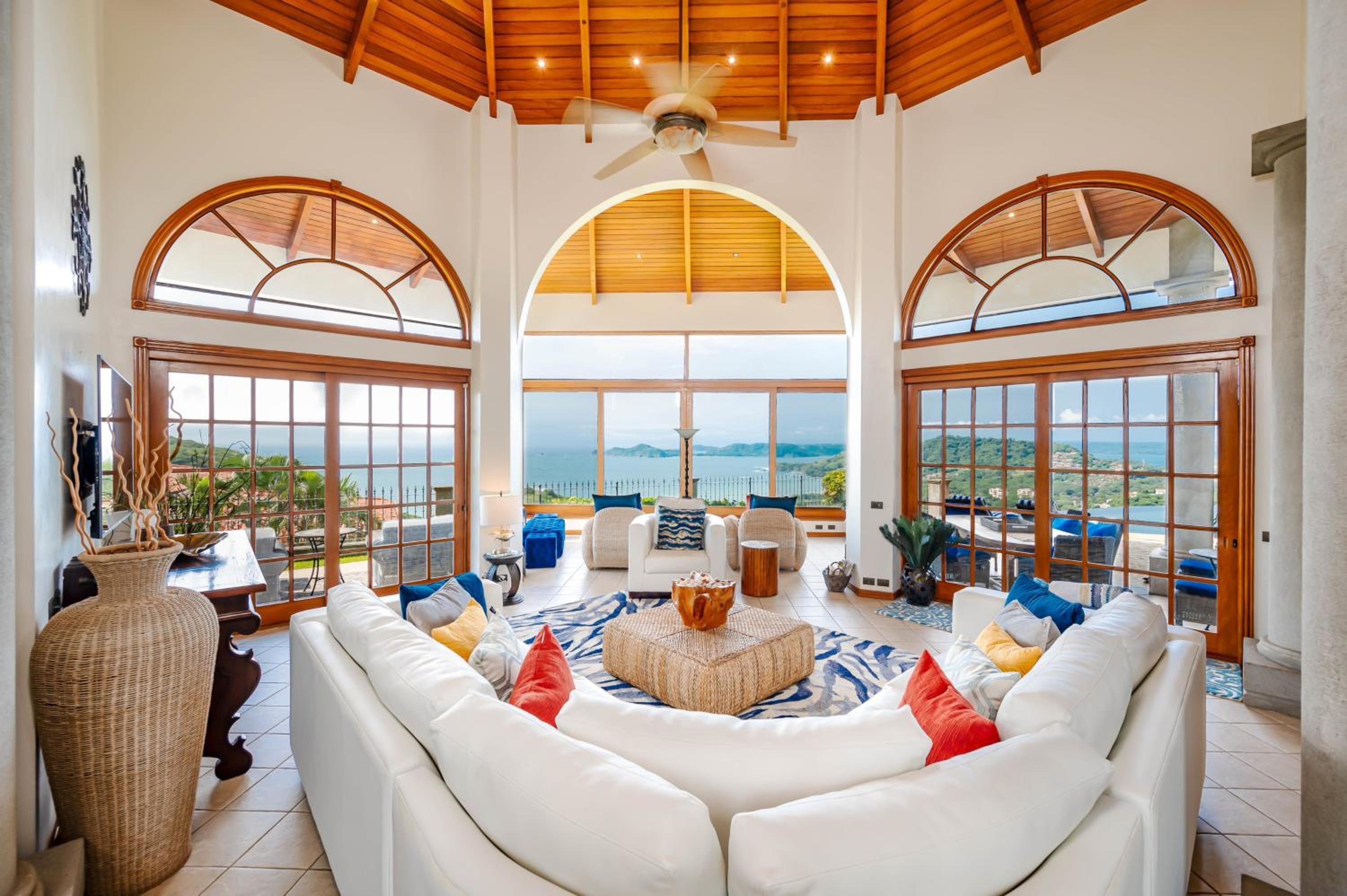 Casa Cole Top-of-the-World Villa w Pool Views