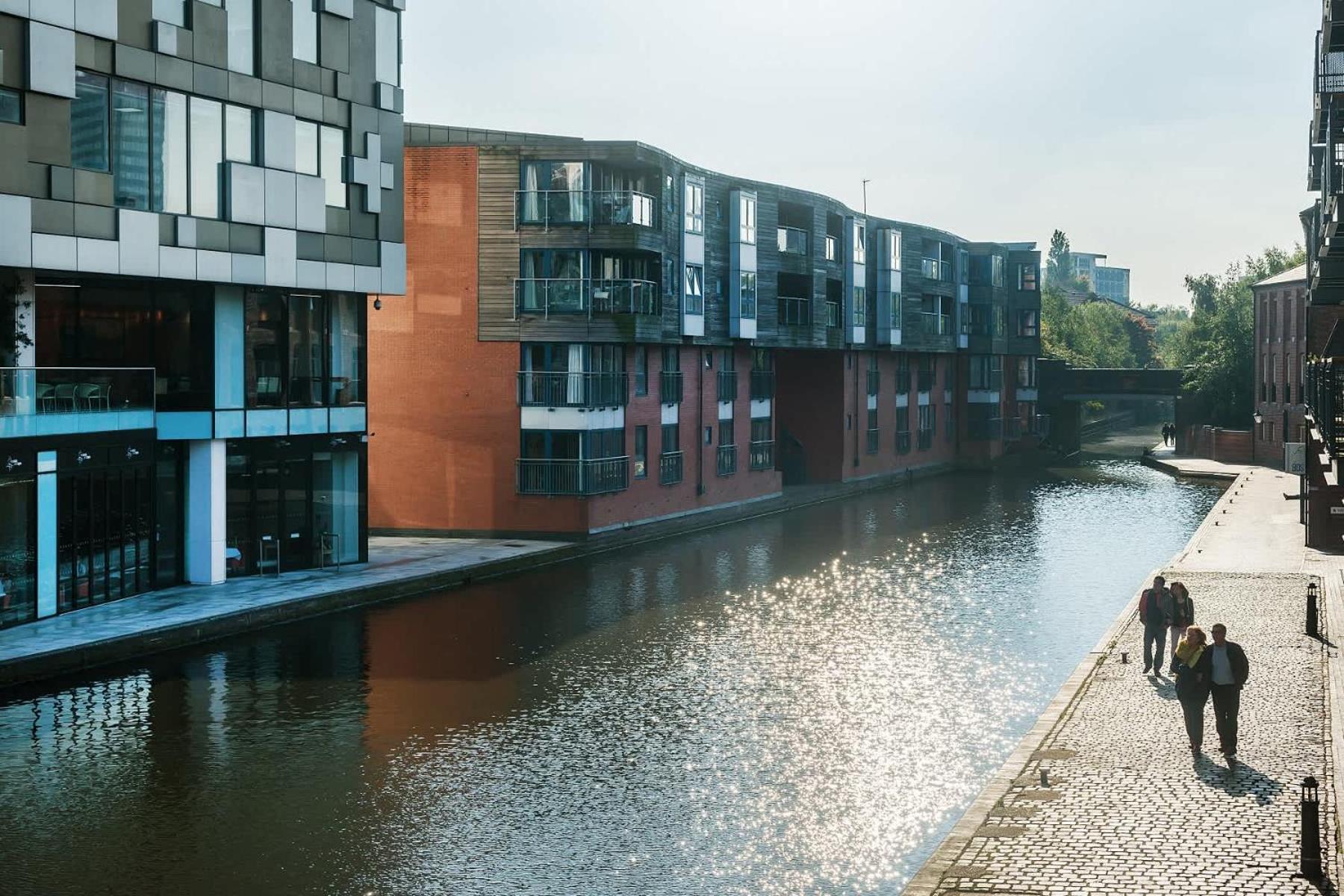Skyline 1 bedroom apartment in central Birmingham view 3