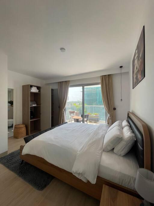 Luxury 1BR Apartment in Cantonments view 2