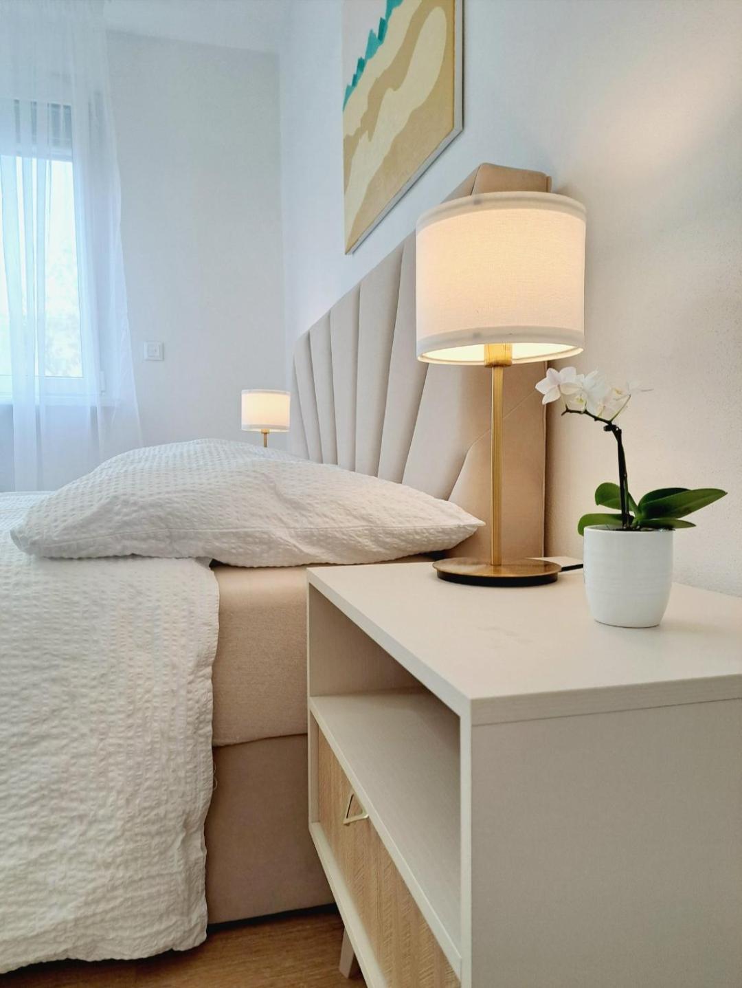 BEIGE Bed view 3
