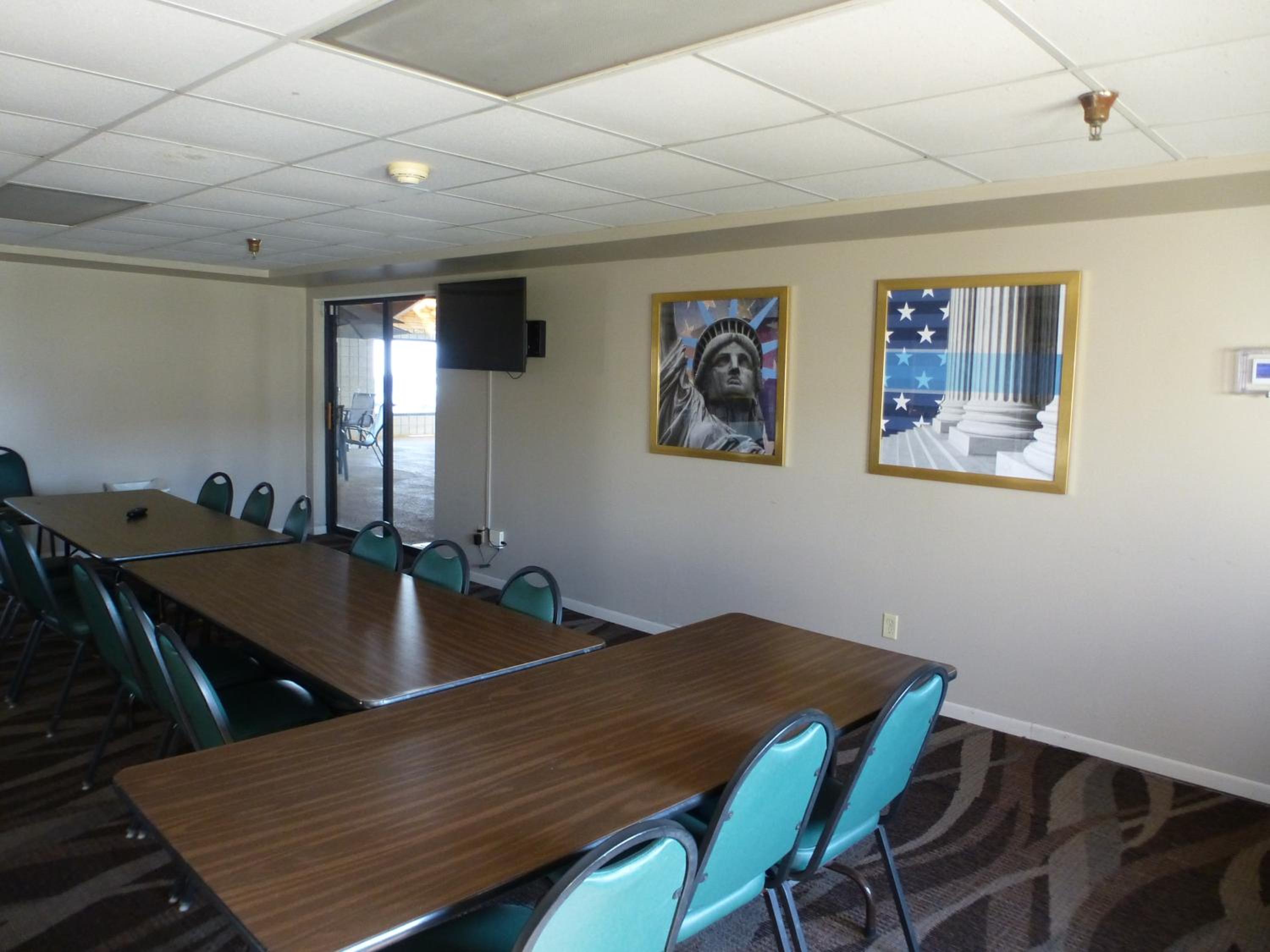 Mitchell Vacations - AmericInn by Wyndham Mitchell - Property Image 3