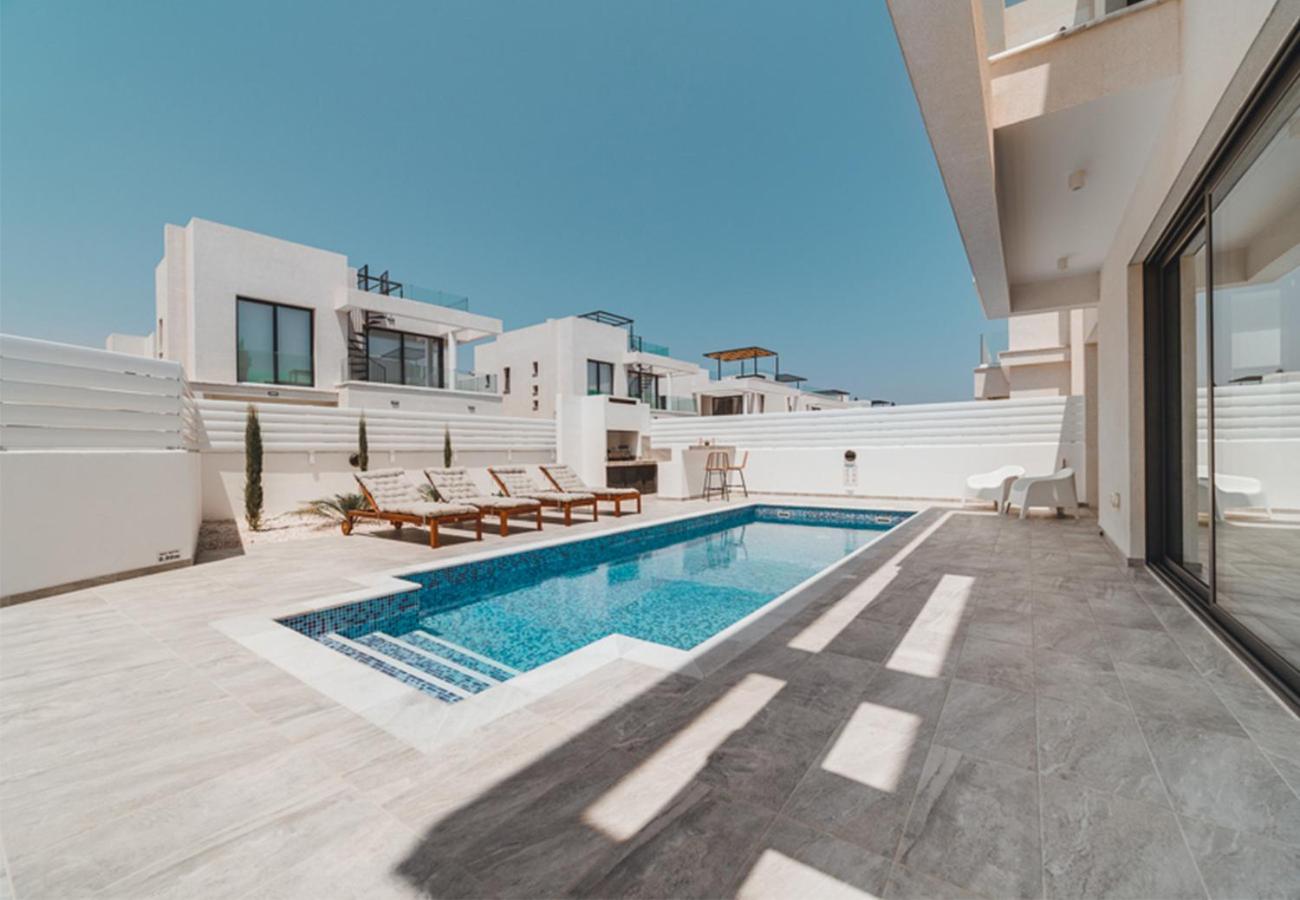 STAY Villa Palm view 2