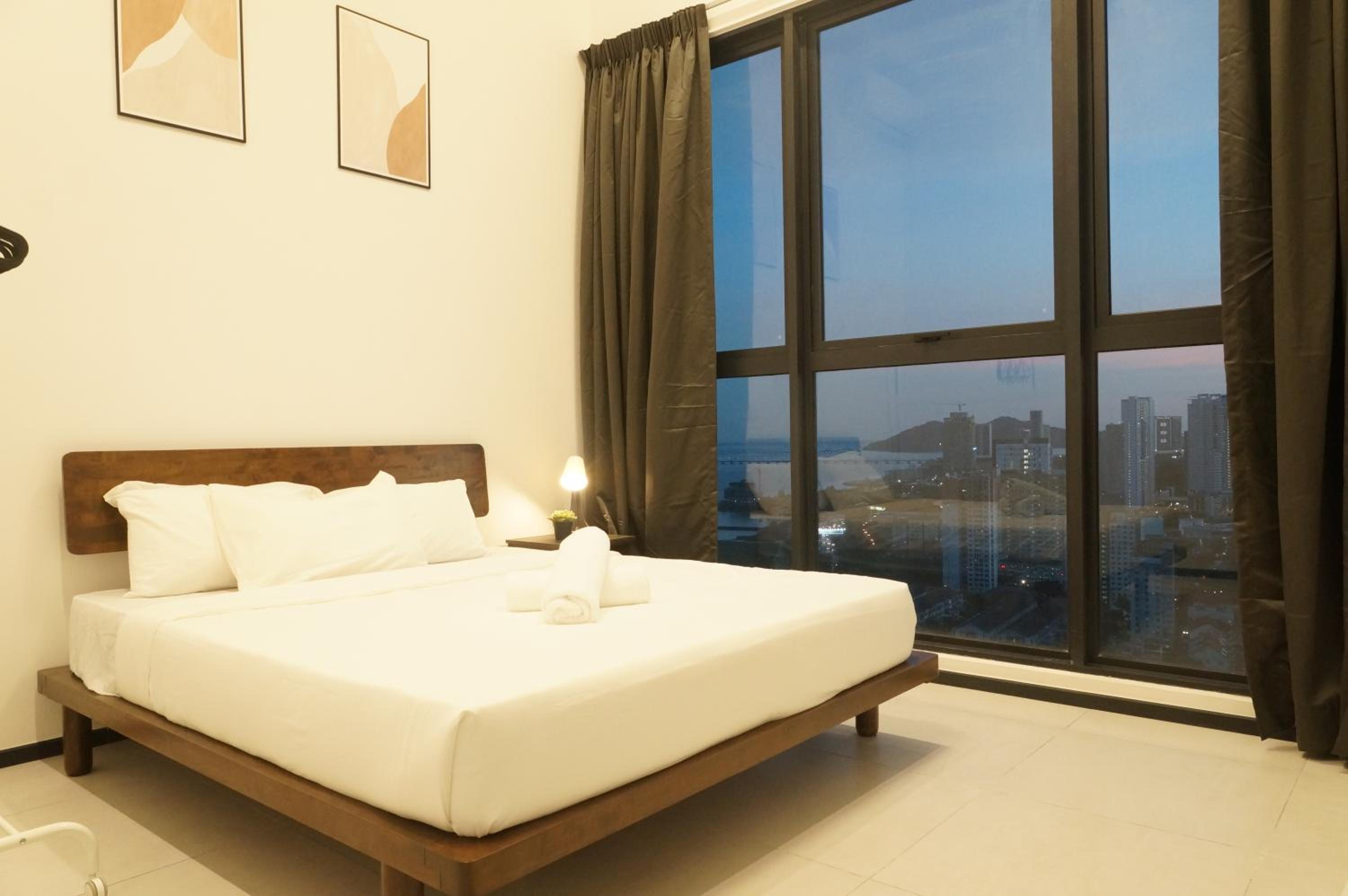 Urban Suites Seaview 3Bedrooms 2Carparks 8pax view 5