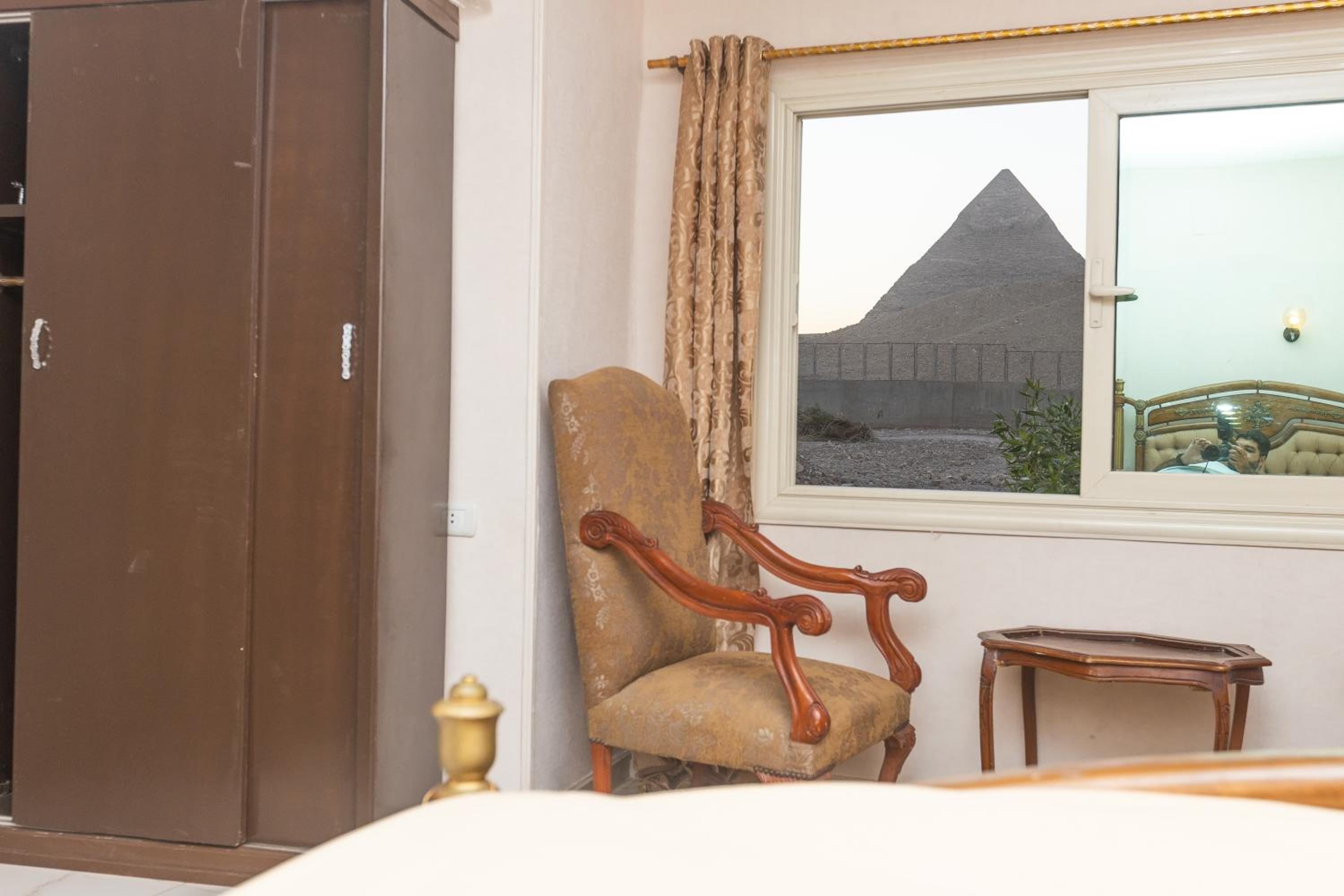 Grensha Pyramids inn