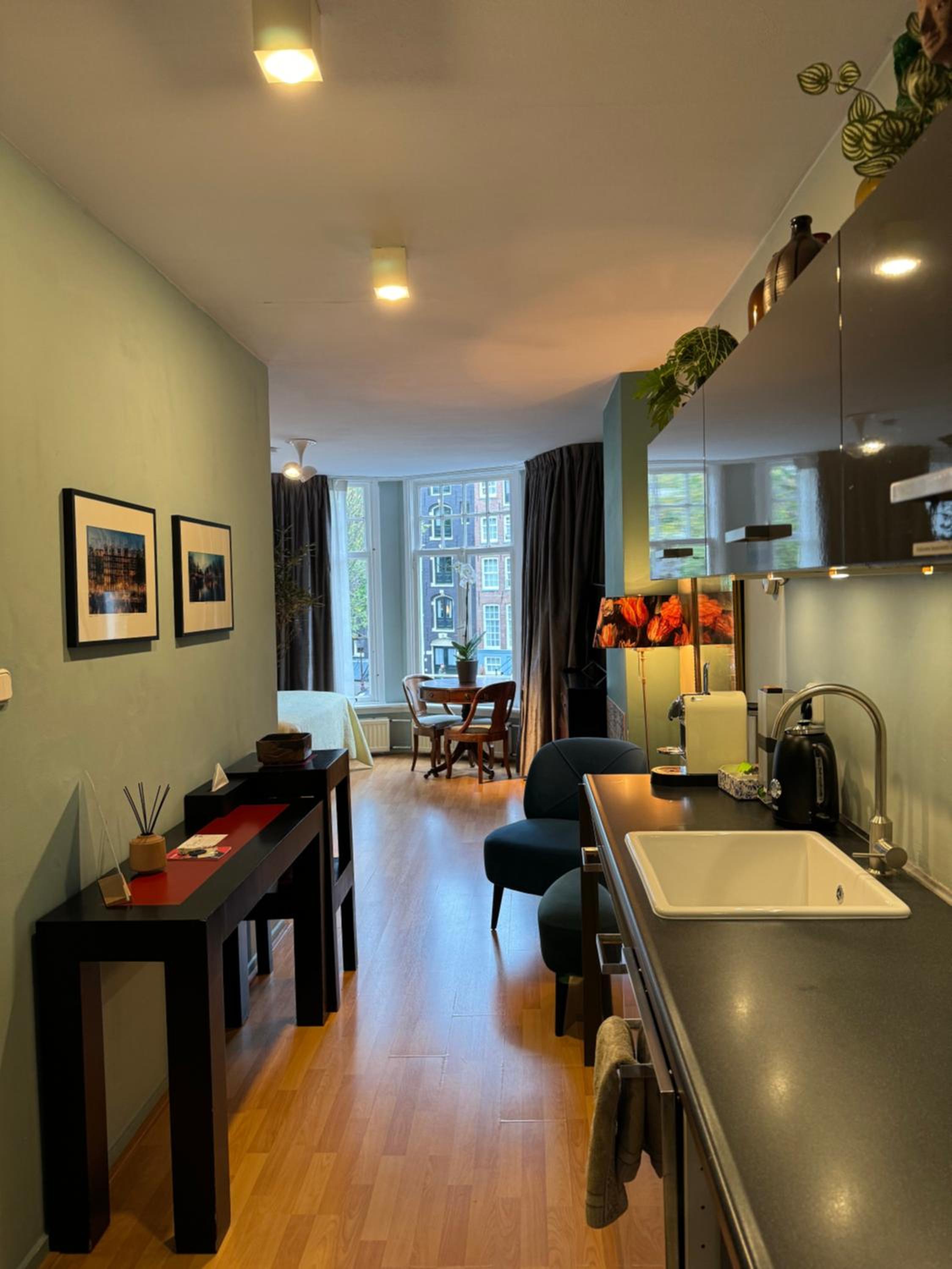 Décor Canal House