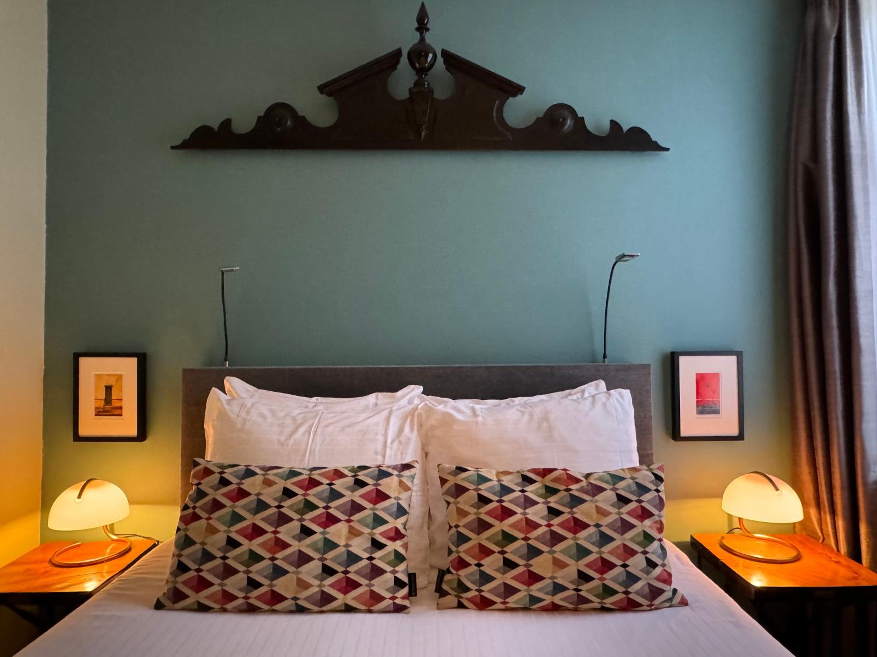 Décor Canal House